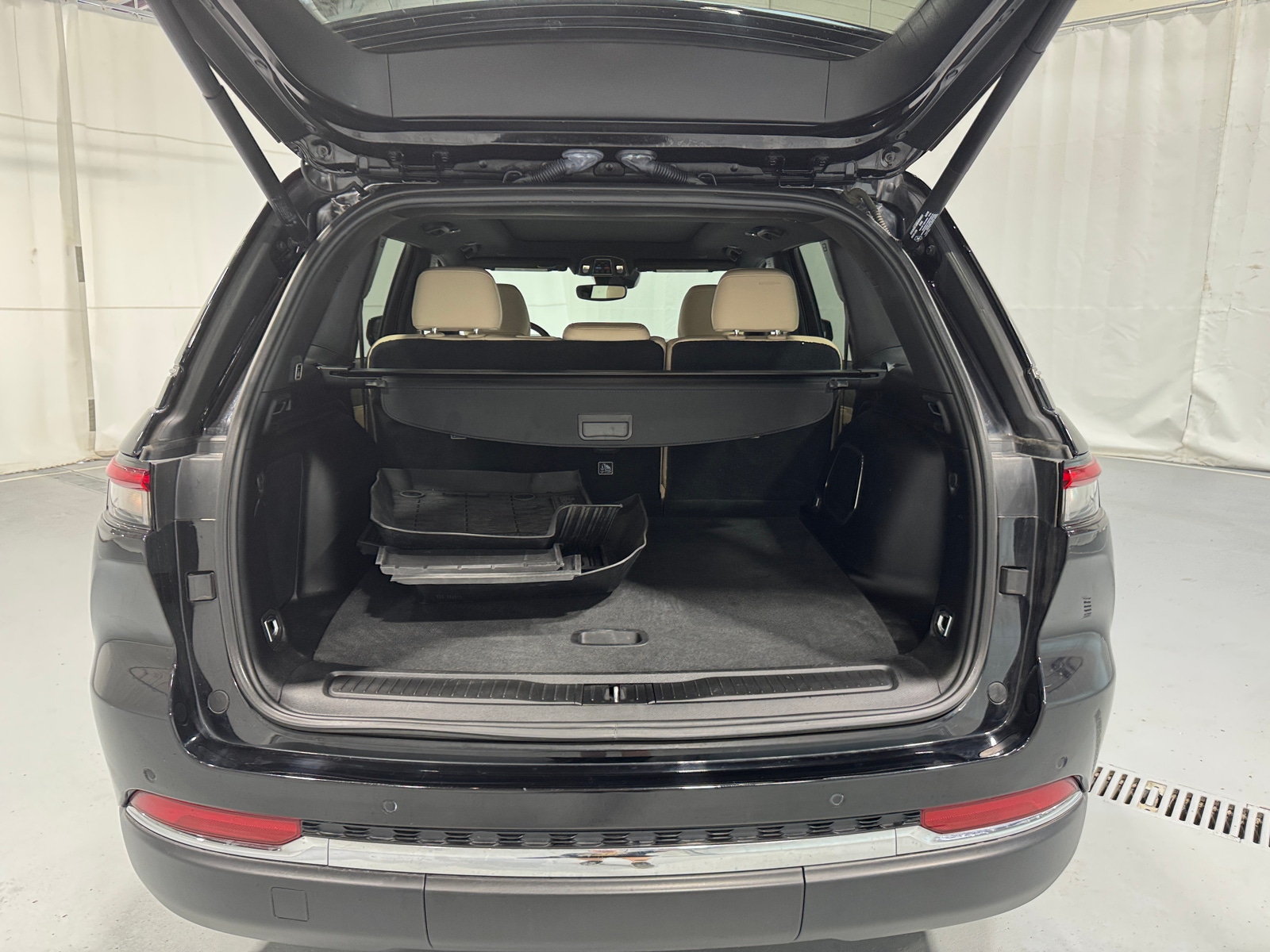 Thumbnail: 2022 Jeep Grand Cherokee - 6