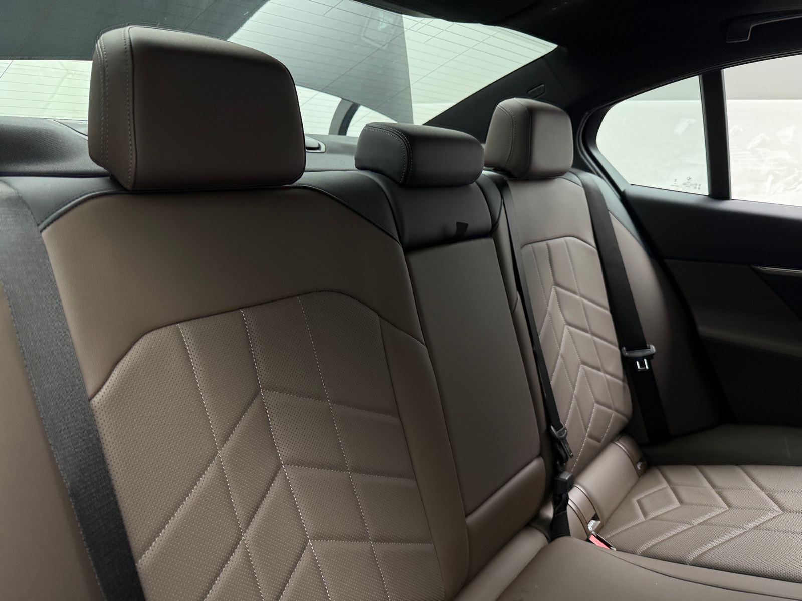 Thumbnail: 2026 BMW 5 Series - 5