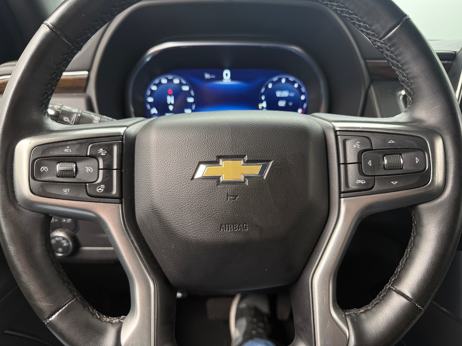 Thumbnail: 2023 Chevrolet Suburban - 4