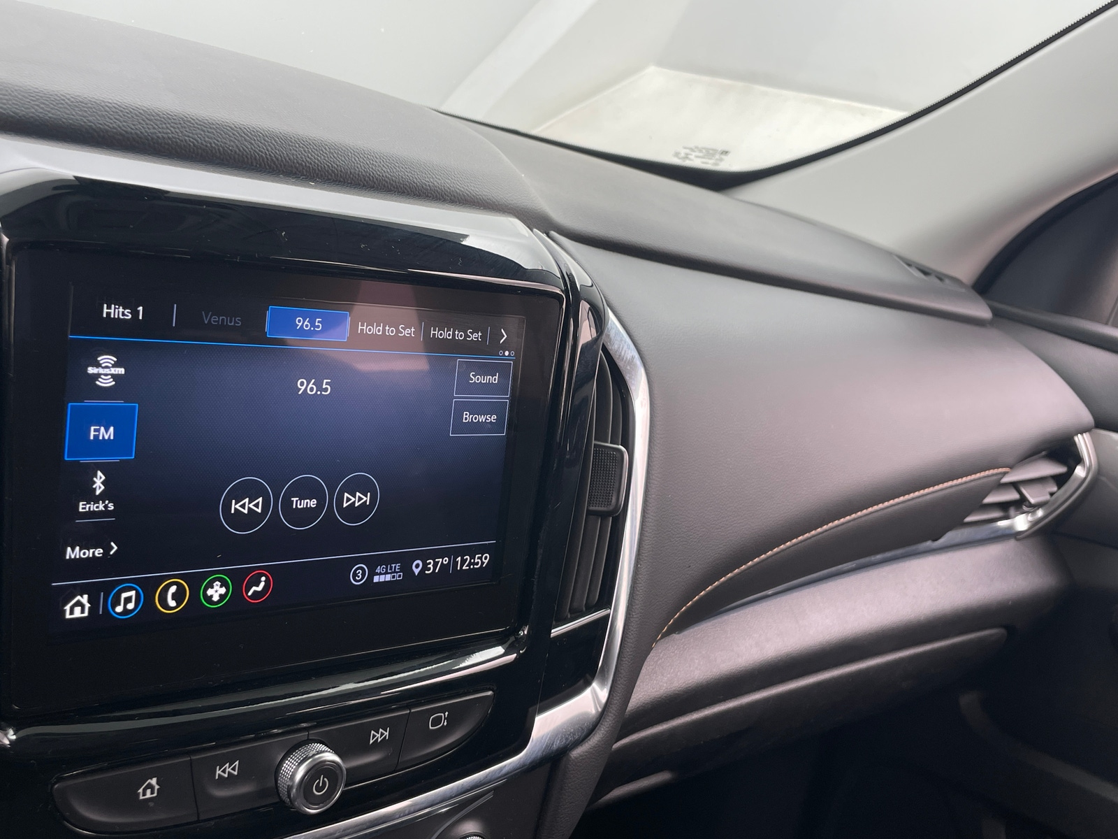 Thumbnail: 2021 Chevrolet Traverse - 3