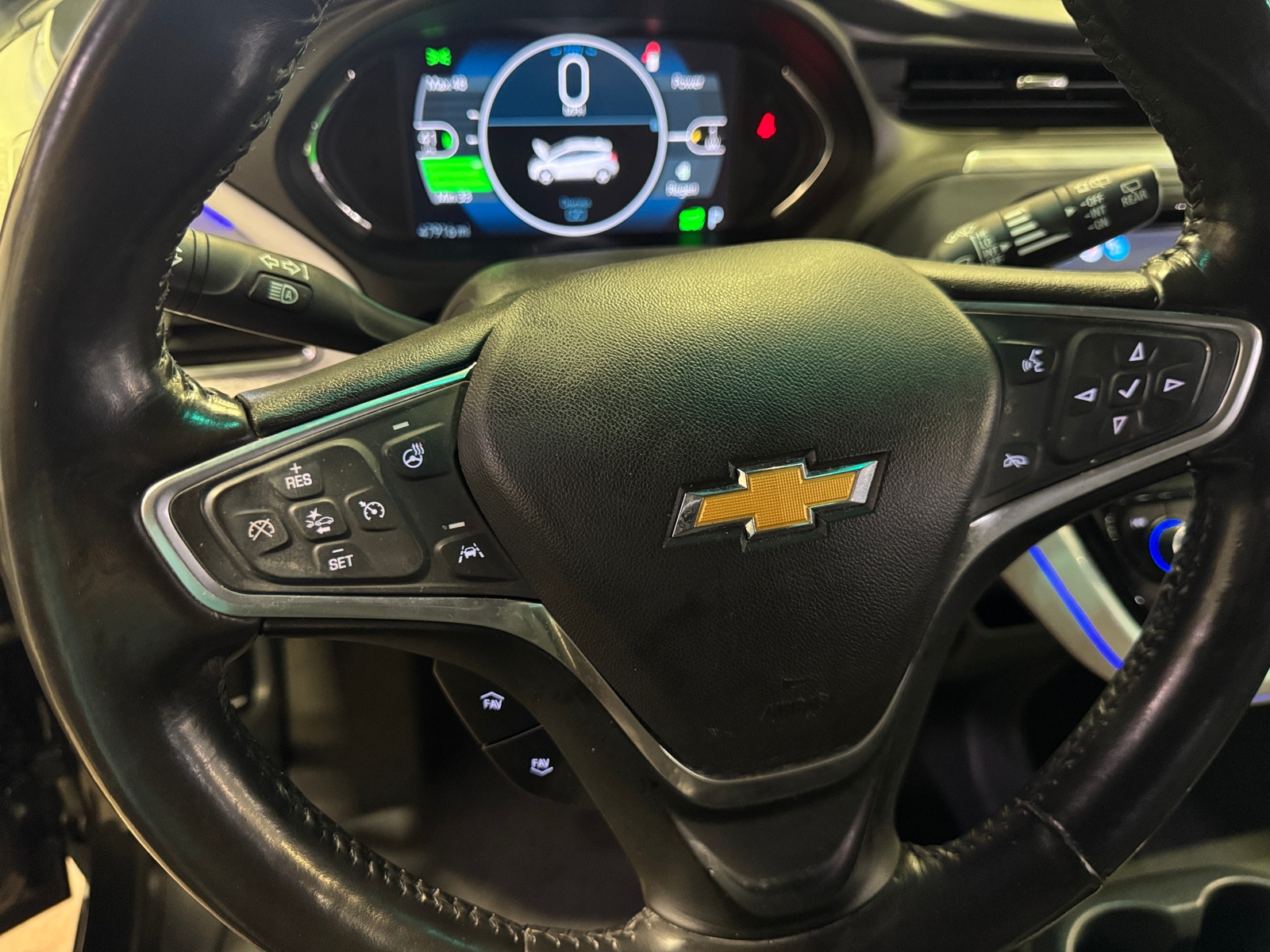 Thumbnail: 2018 Chevrolet Bolt EV - 4