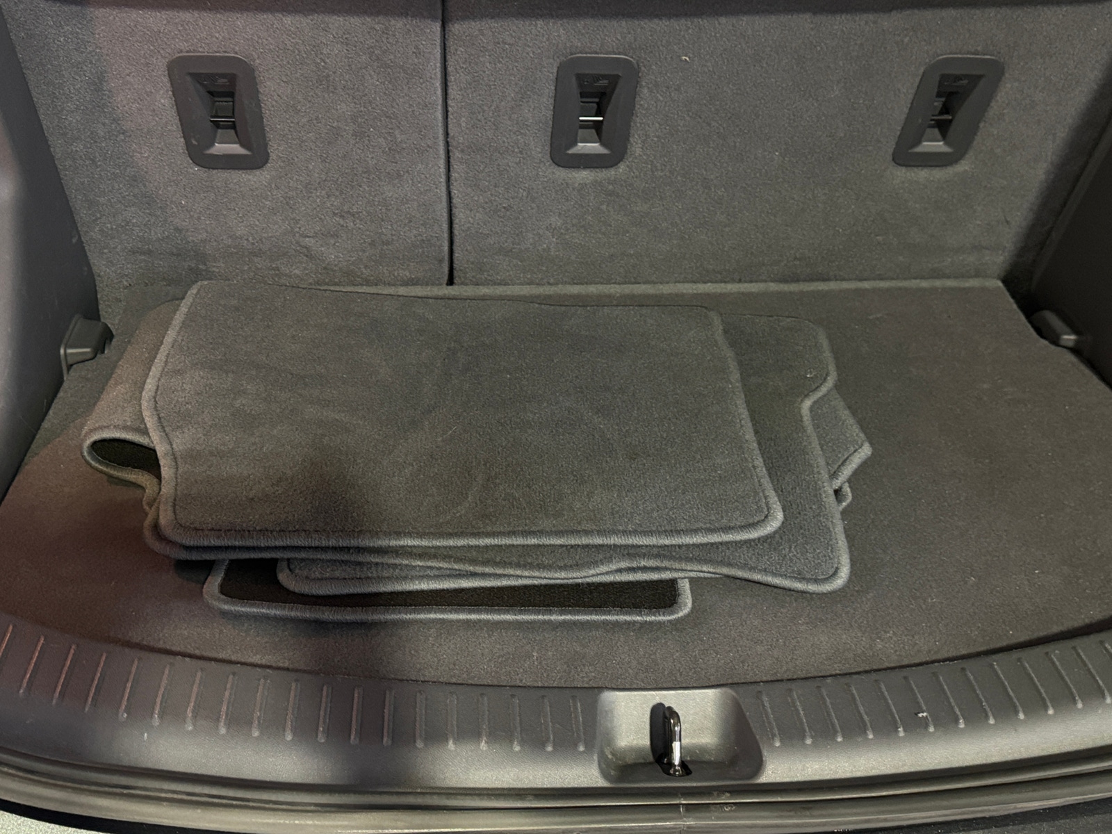 Thumbnail: 2018 Chevrolet Bolt EV - 6