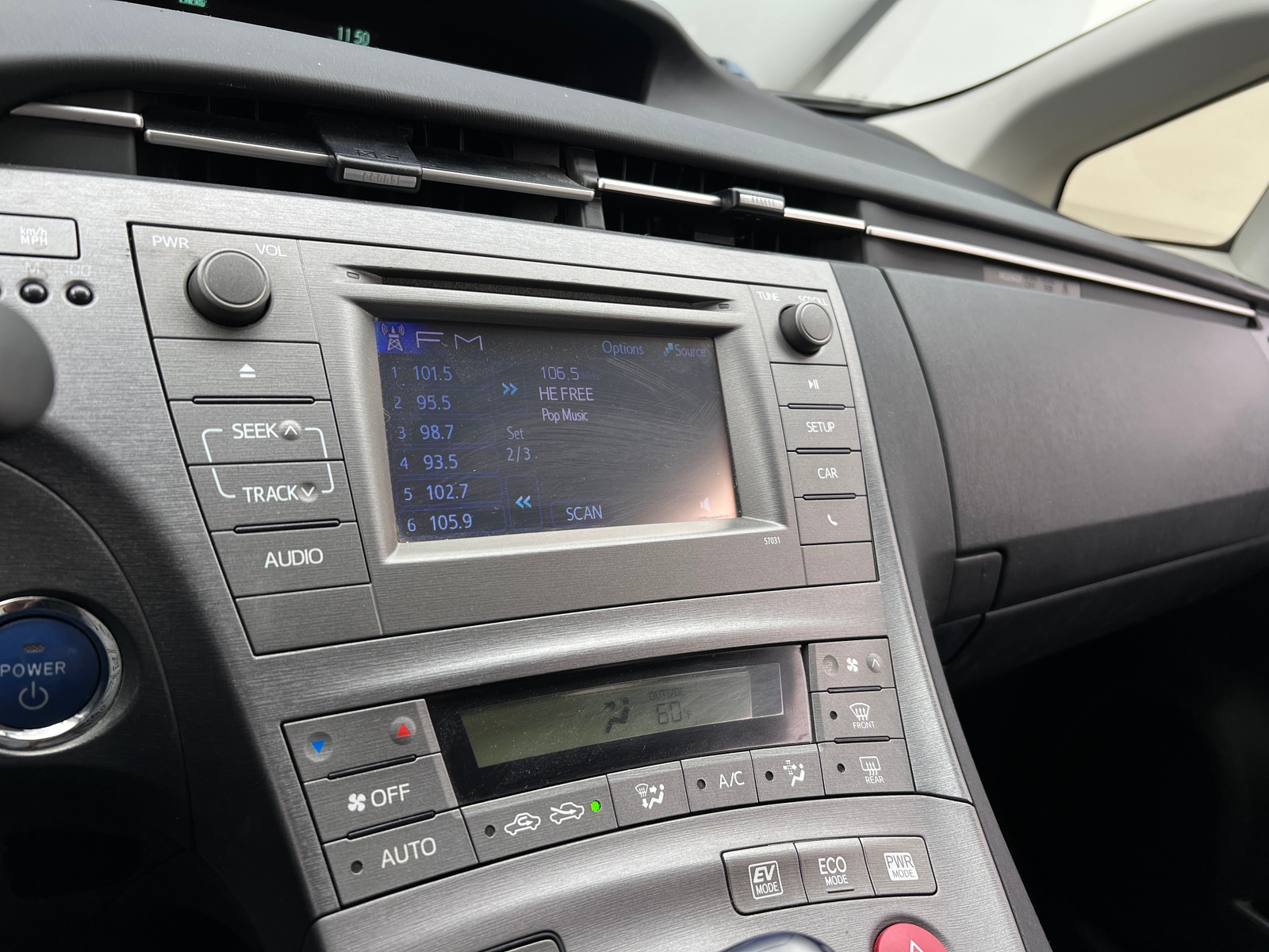 Thumbnail: 2015 Toyota Prius - 4