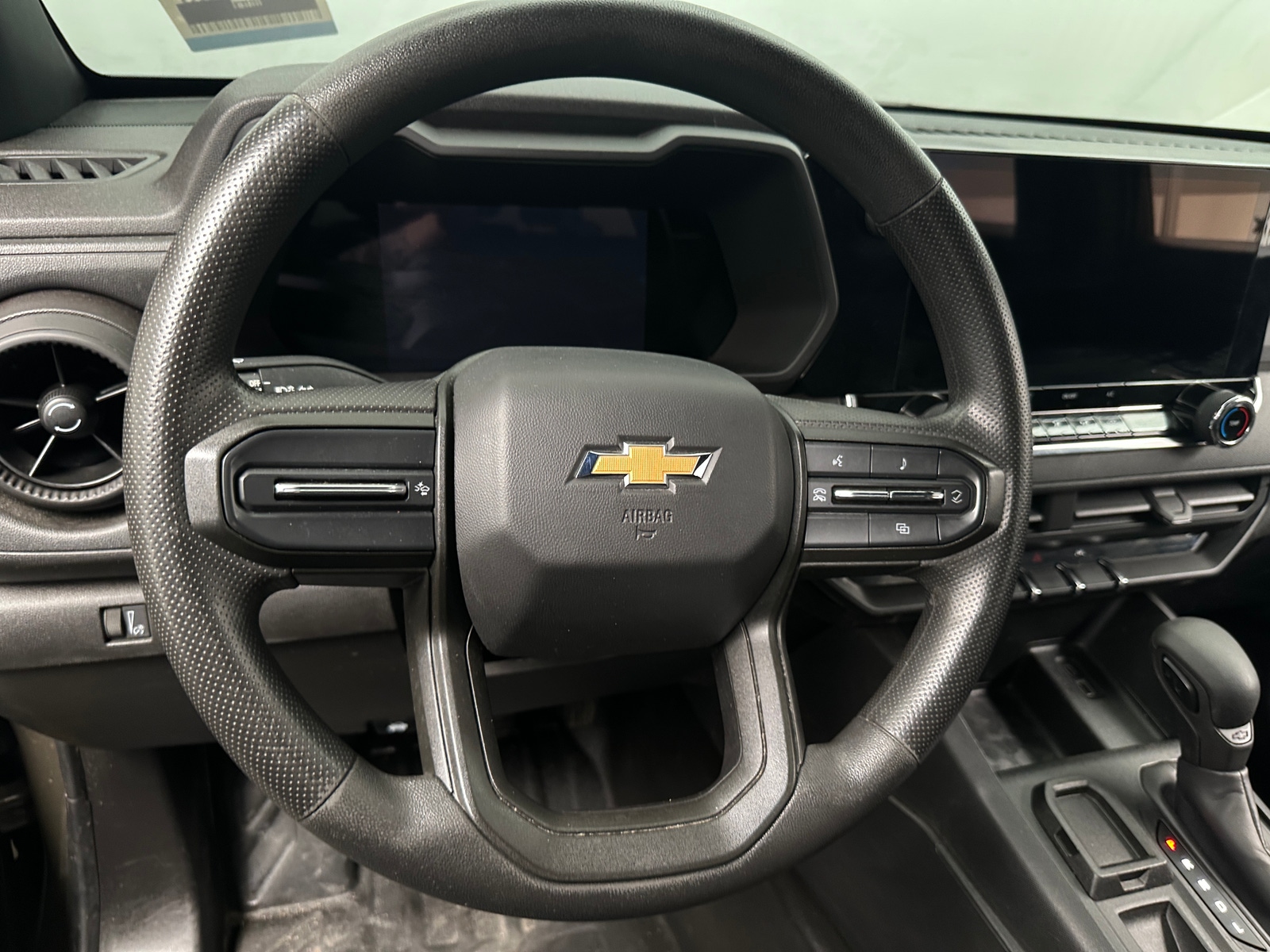 Thumbnail: 2023 Chevrolet Colorado - 5