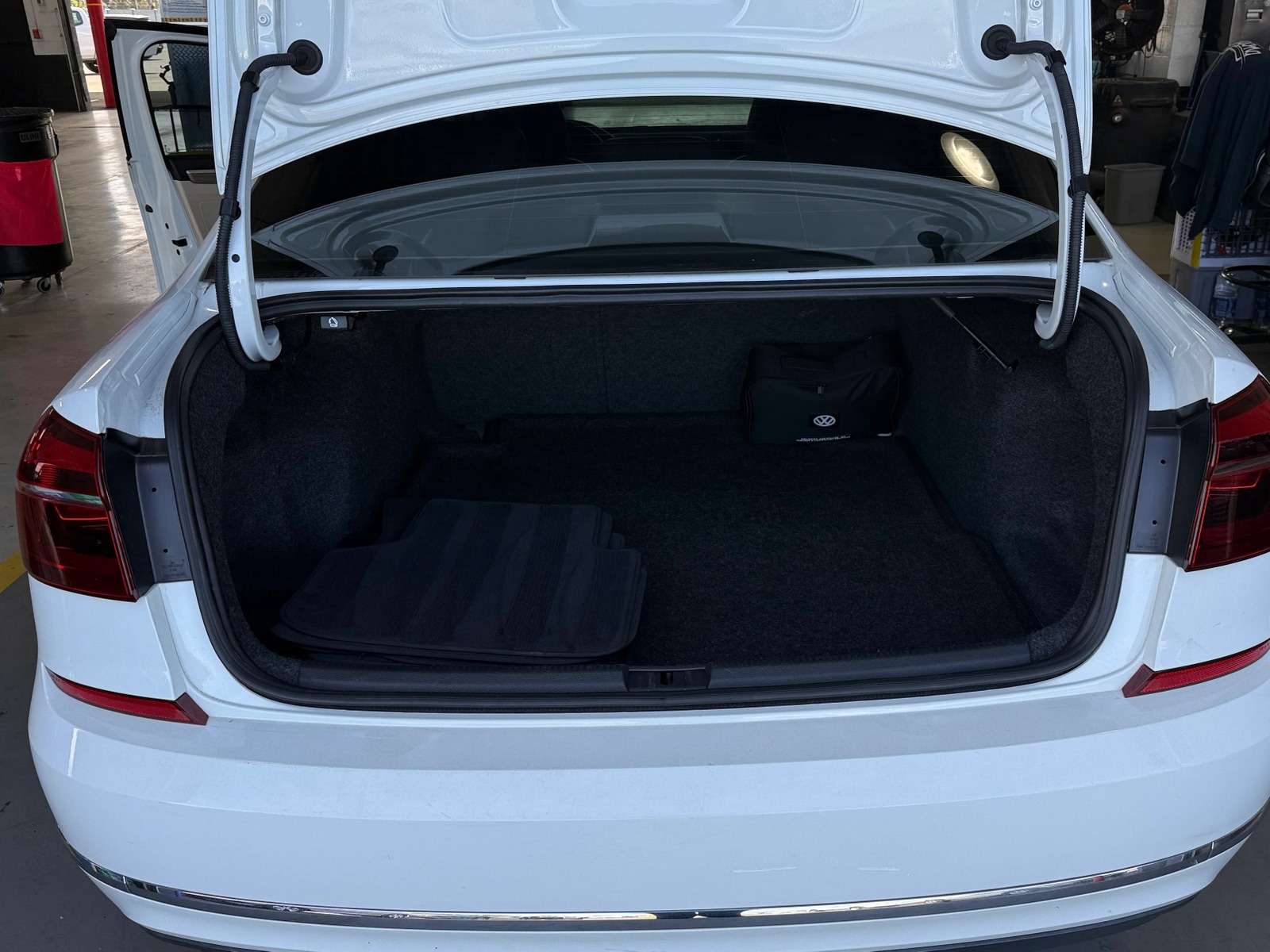 Thumbnail: 2018 Volkswagen Passat - 6