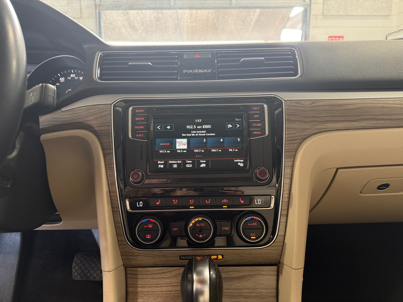 Thumbnail: 2018 Volkswagen Passat - 3