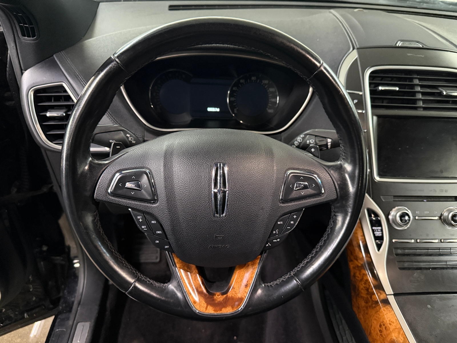 Thumbnail: 2017 Lincoln MKX - 4