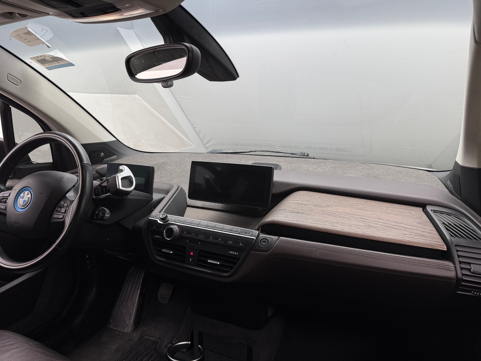 Thumbnail: 2017 BMW i3 - 2