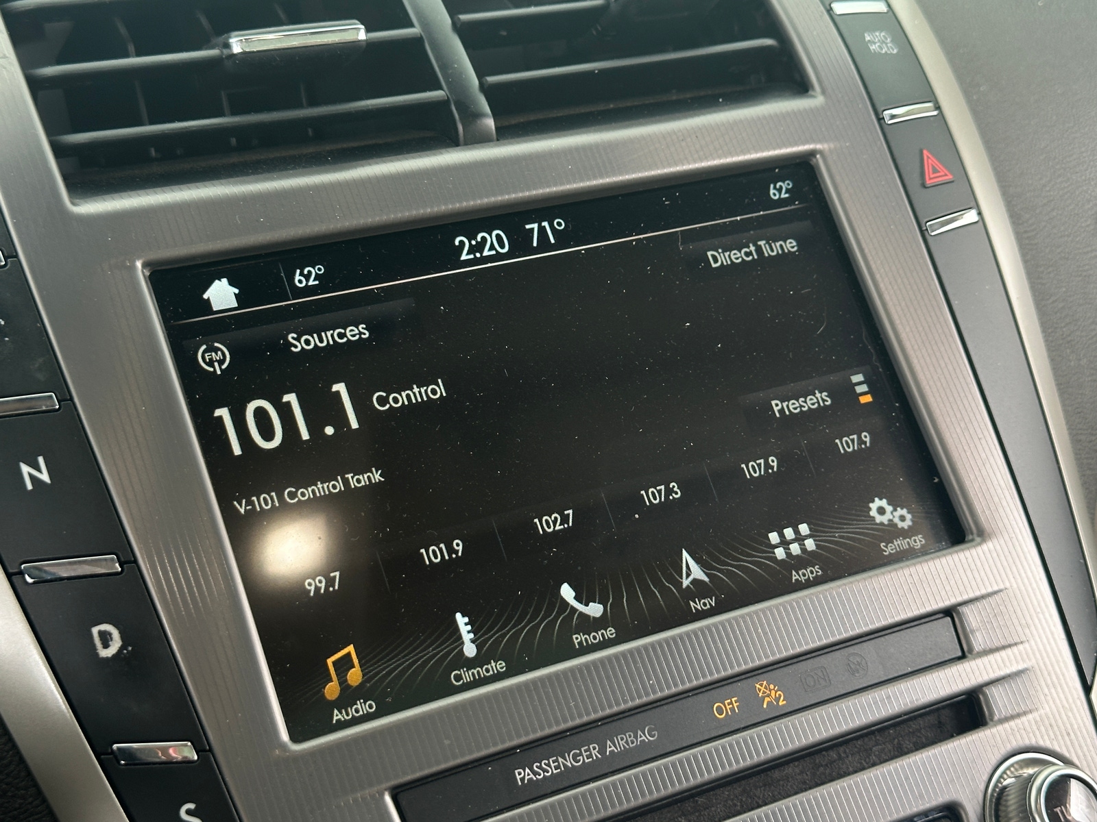 Thumbnail: 2017 Lincoln MKZ - 3