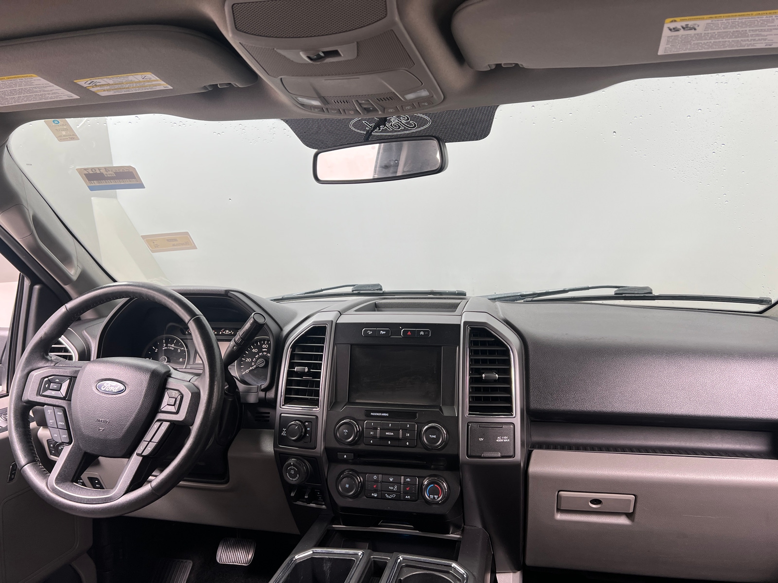 Thumbnail: 2018 Ford Econoline - 3