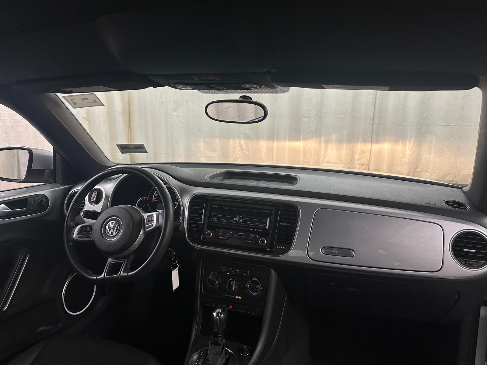 Thumbnail: 2014 Volkswagen Beetle - 3