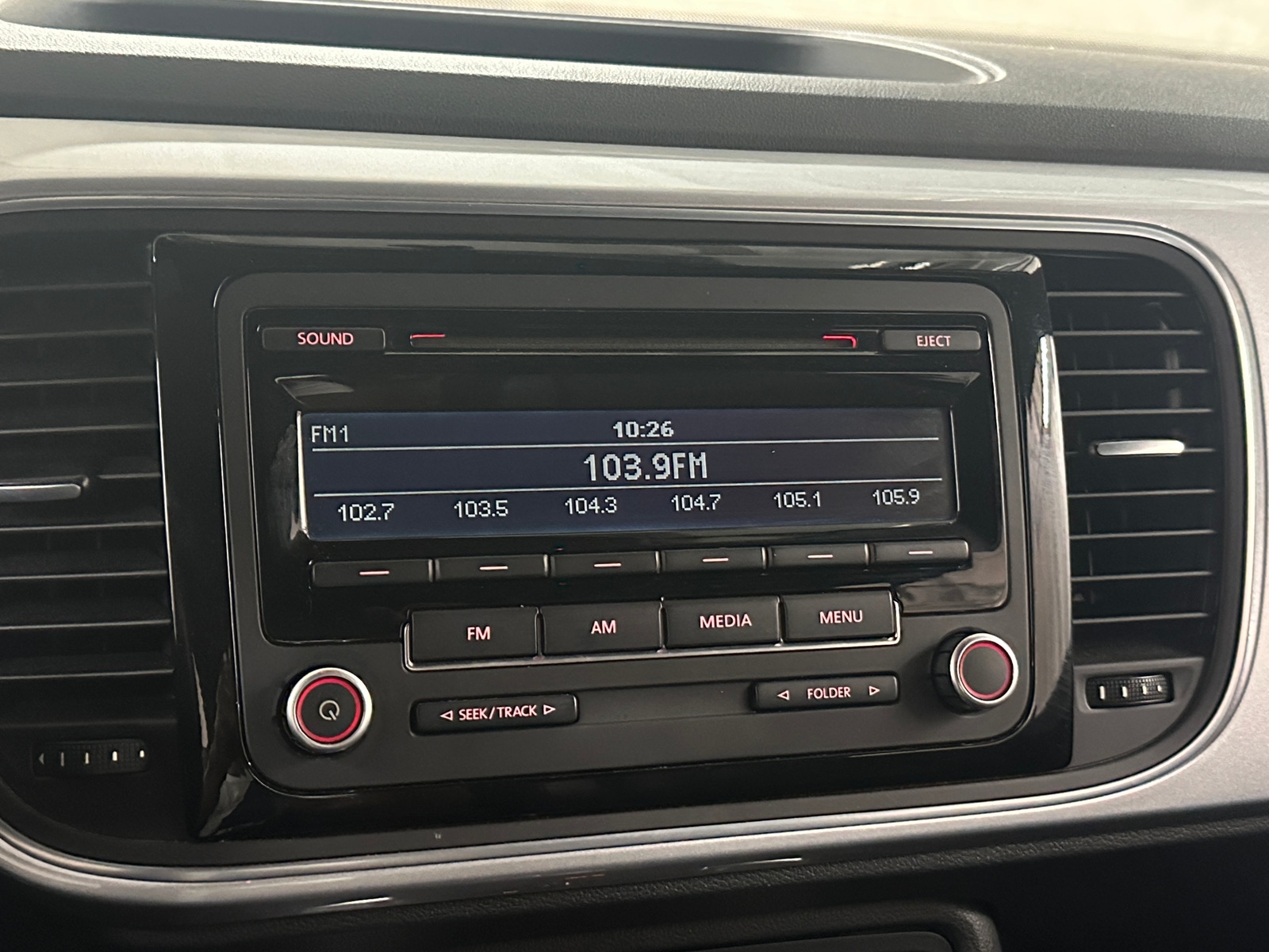 Thumbnail: 2014 Volkswagen Beetle - 4