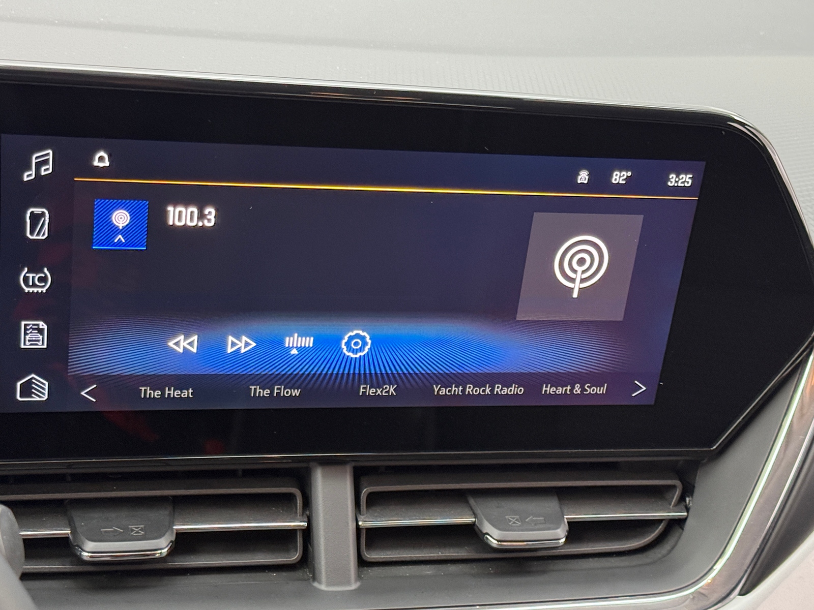 Thumbnail: 2025 Chevrolet Trax - 4