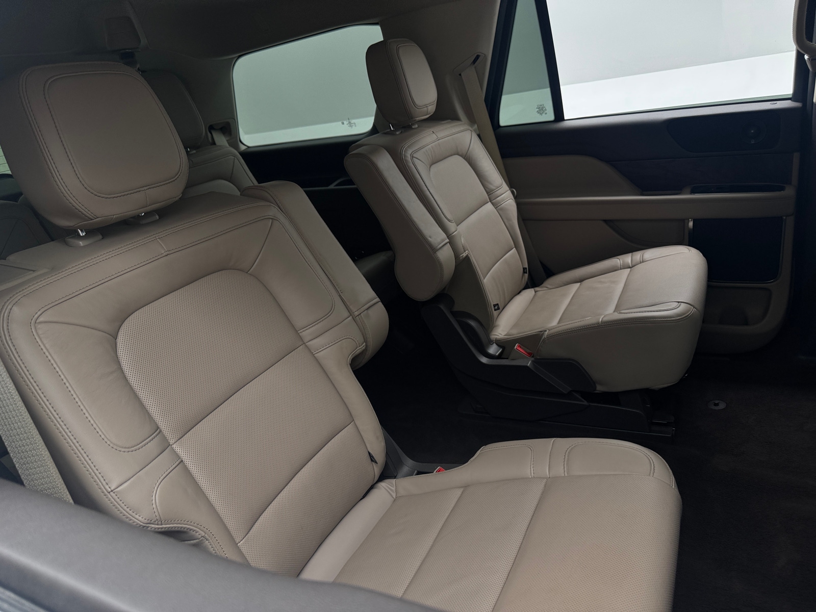 Thumbnail: 2022 Lincoln Navigator - 5