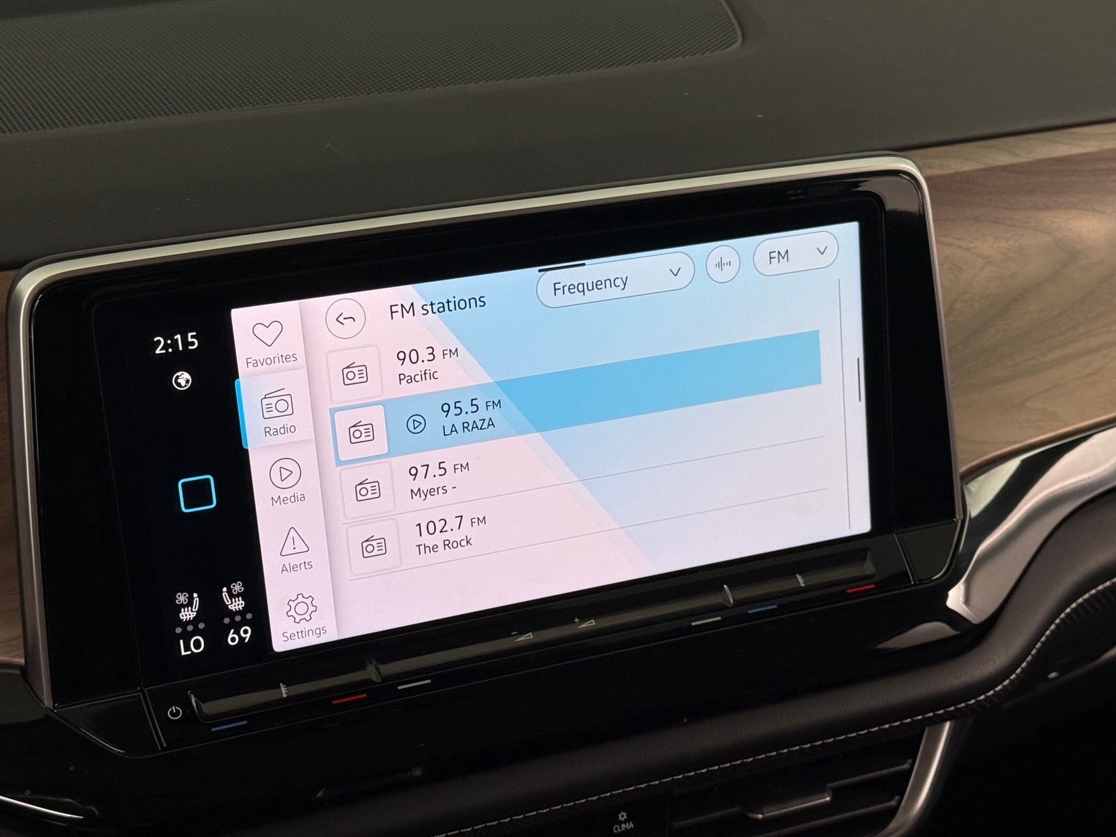 Thumbnail: 2025 Volkswagen Atlas - 3