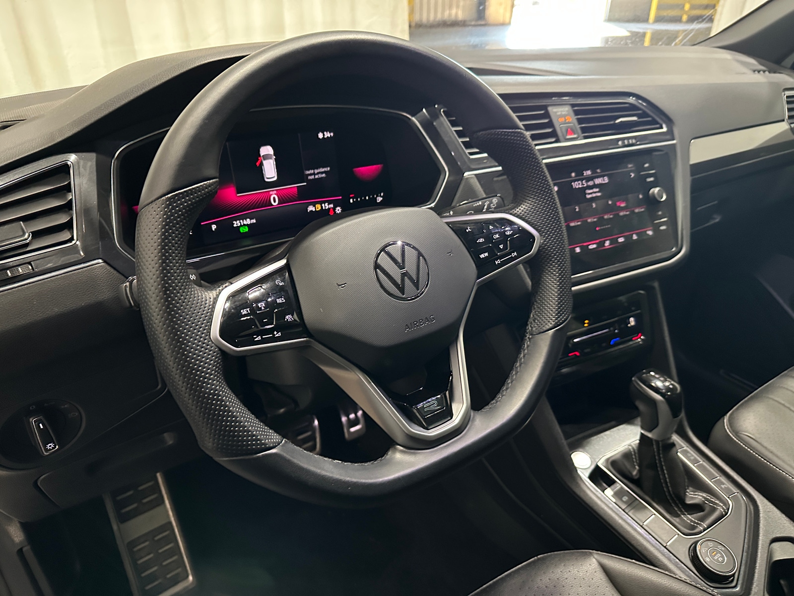 Thumbnail: 2023 Volkswagen Tiguan - 4