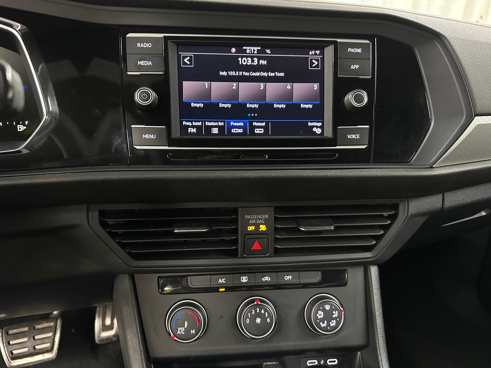 Thumbnail: 2023 Volkswagen Jetta - 4