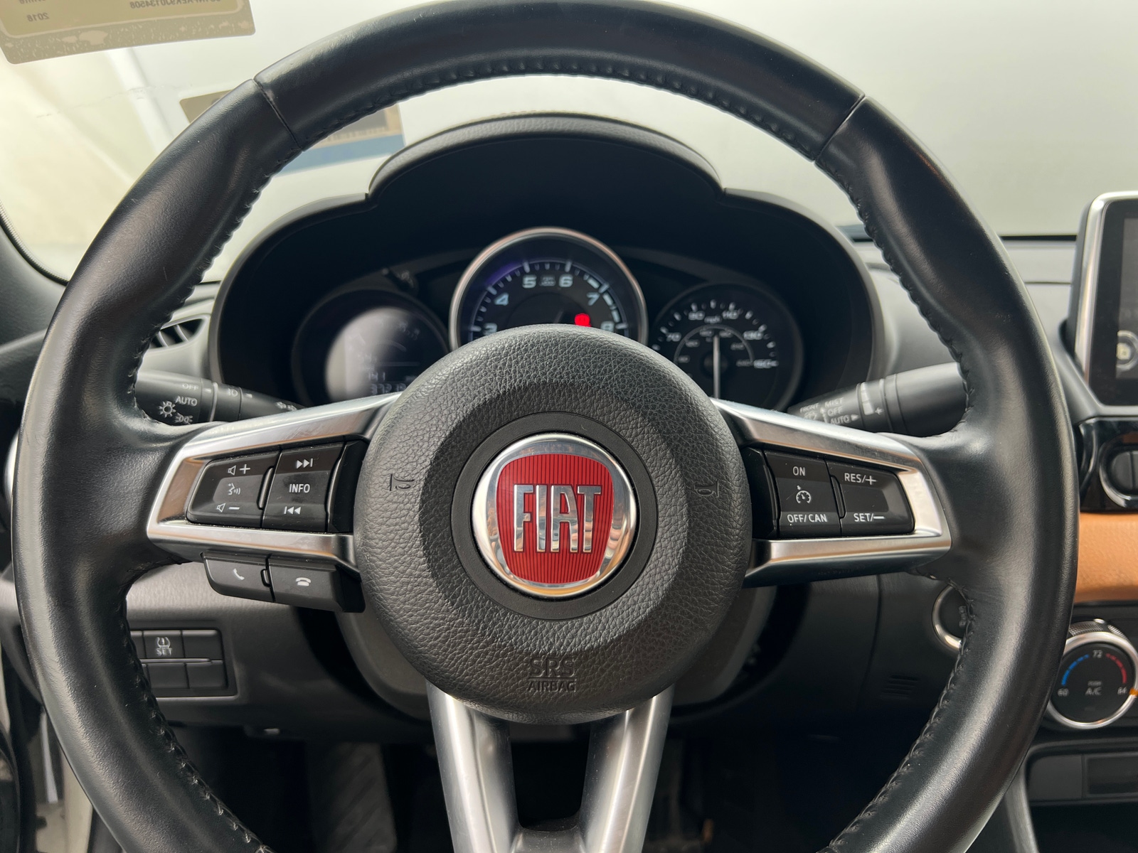 Thumbnail: 2018 Fiat 124 Spider - 3