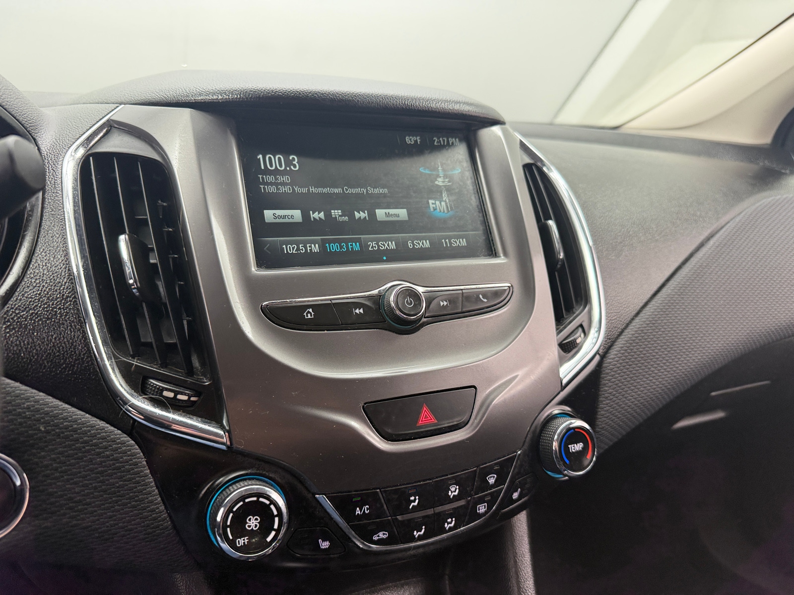 Thumbnail: 2018 Chevrolet Cruze - 4