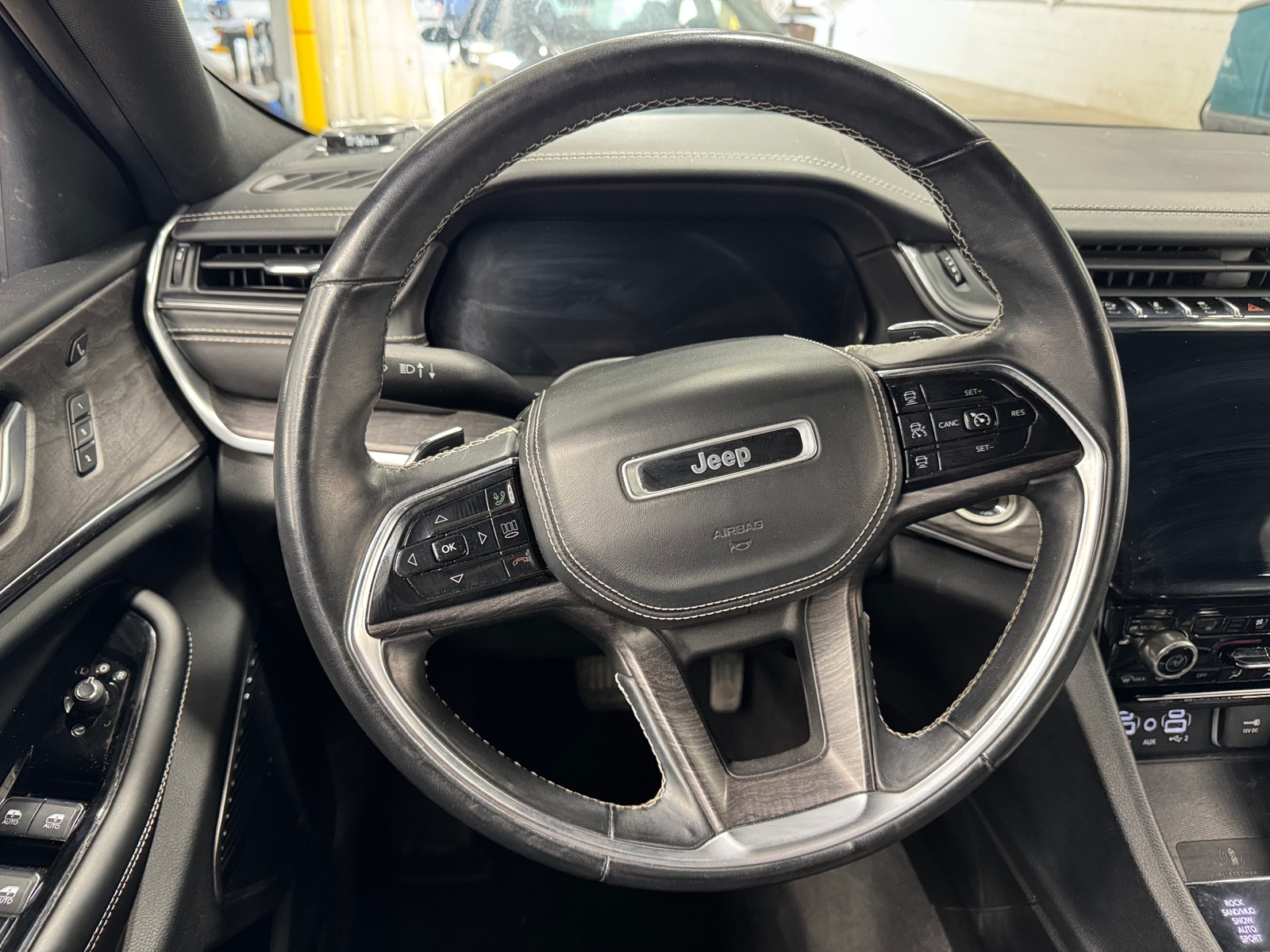 Thumbnail: 2021 Jeep Grand Cherokee L - 4