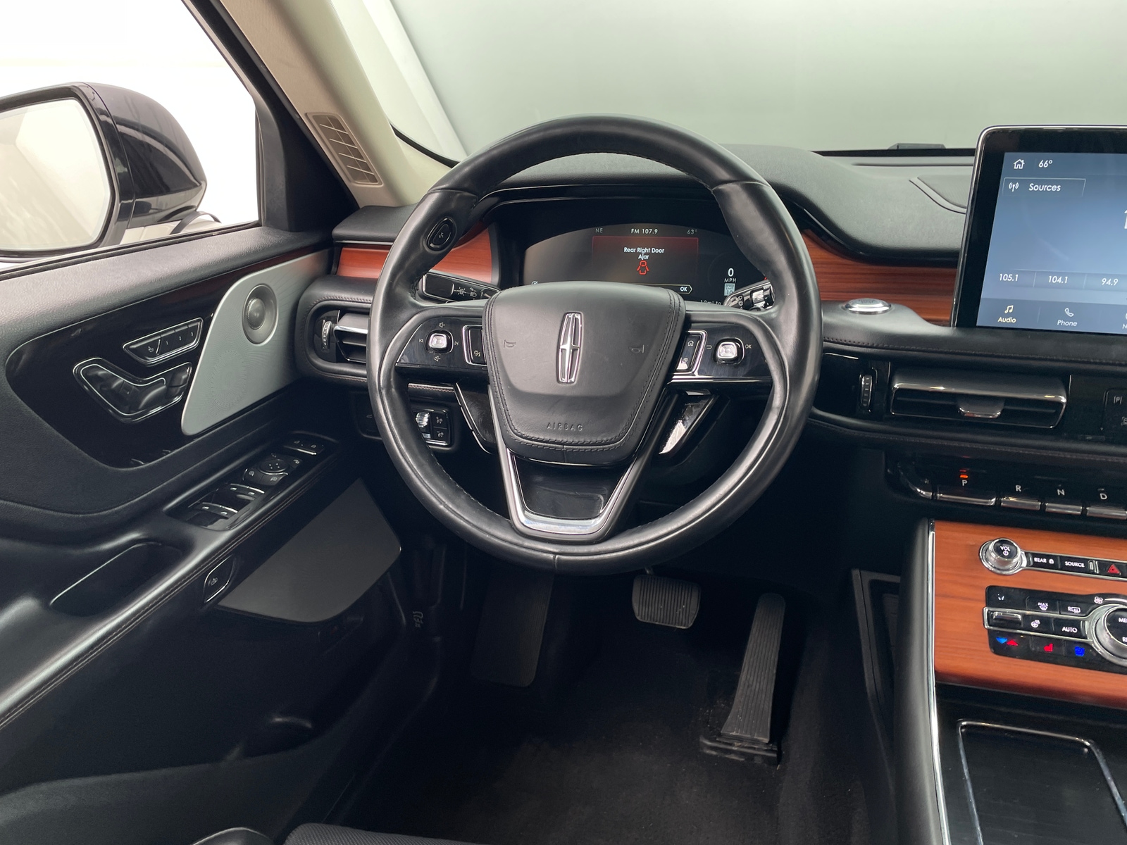 Thumbnail: 2020 Lincoln Aviator - 4