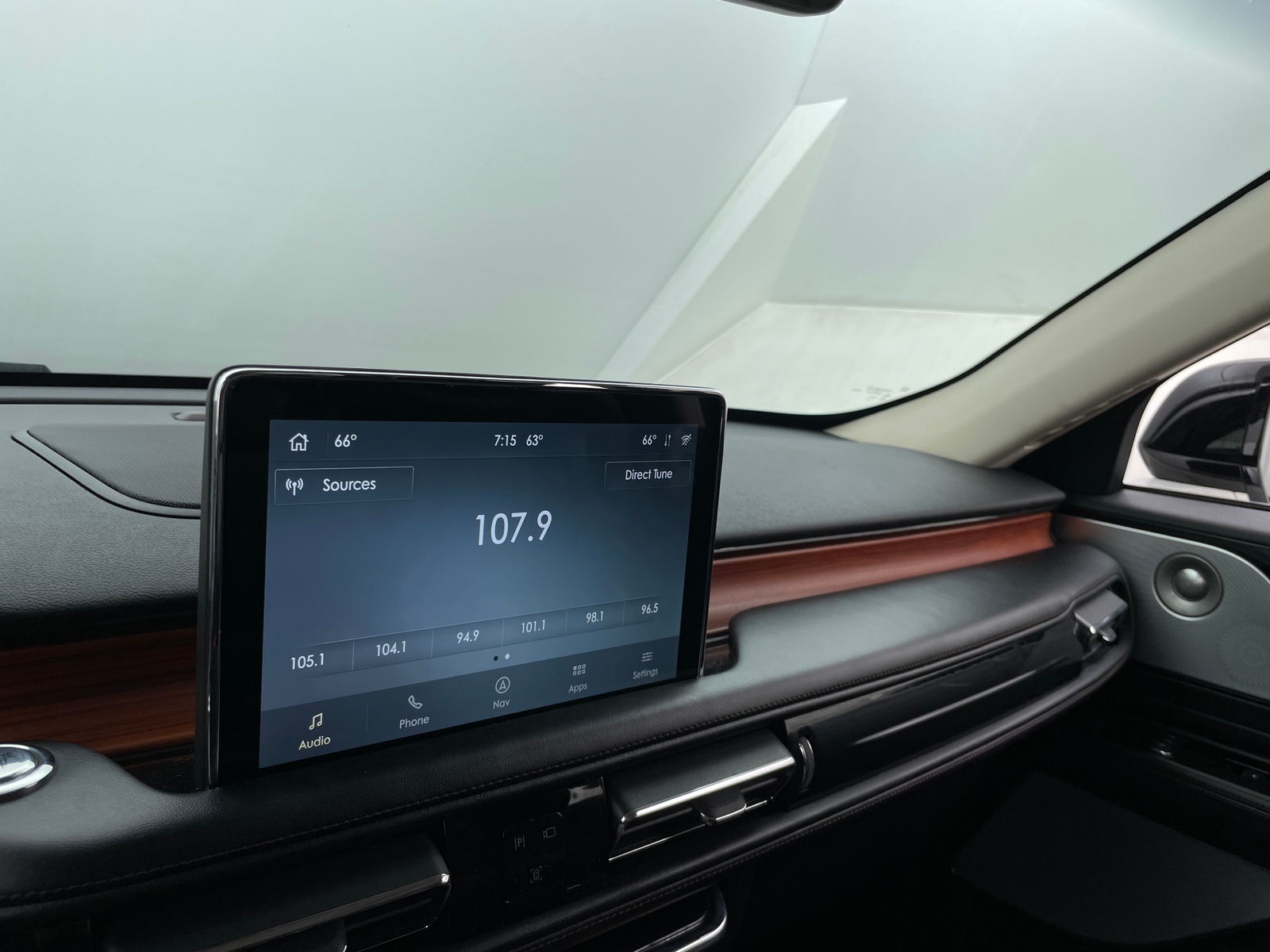 Thumbnail: 2020 Lincoln Aviator - 3