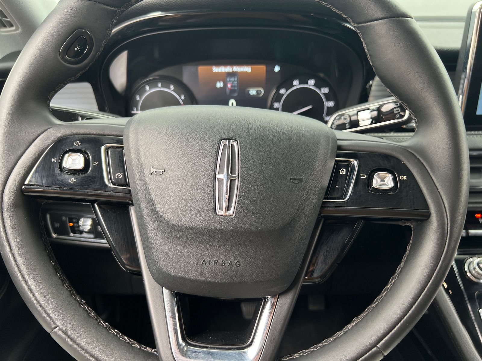 Thumbnail: 2022 Lincoln Corsair - 4