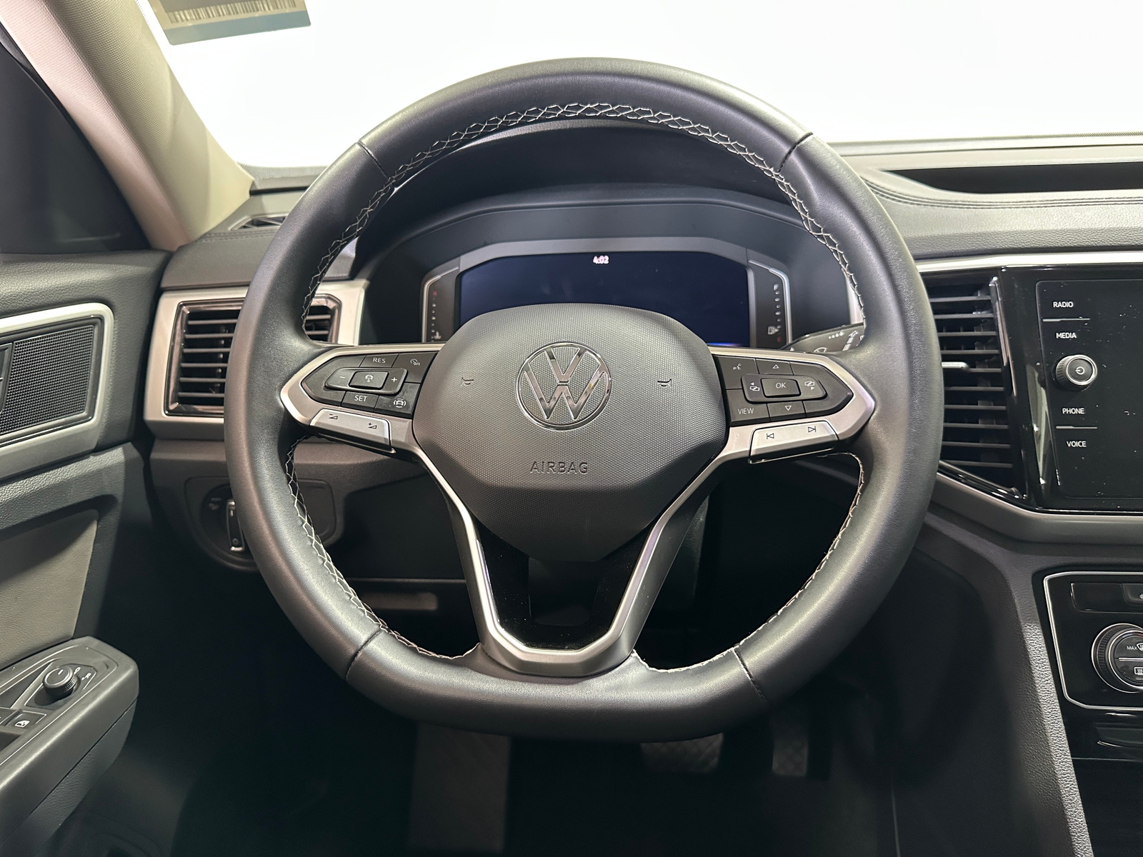 Thumbnail: 2023 Volkswagen Atlas - 4