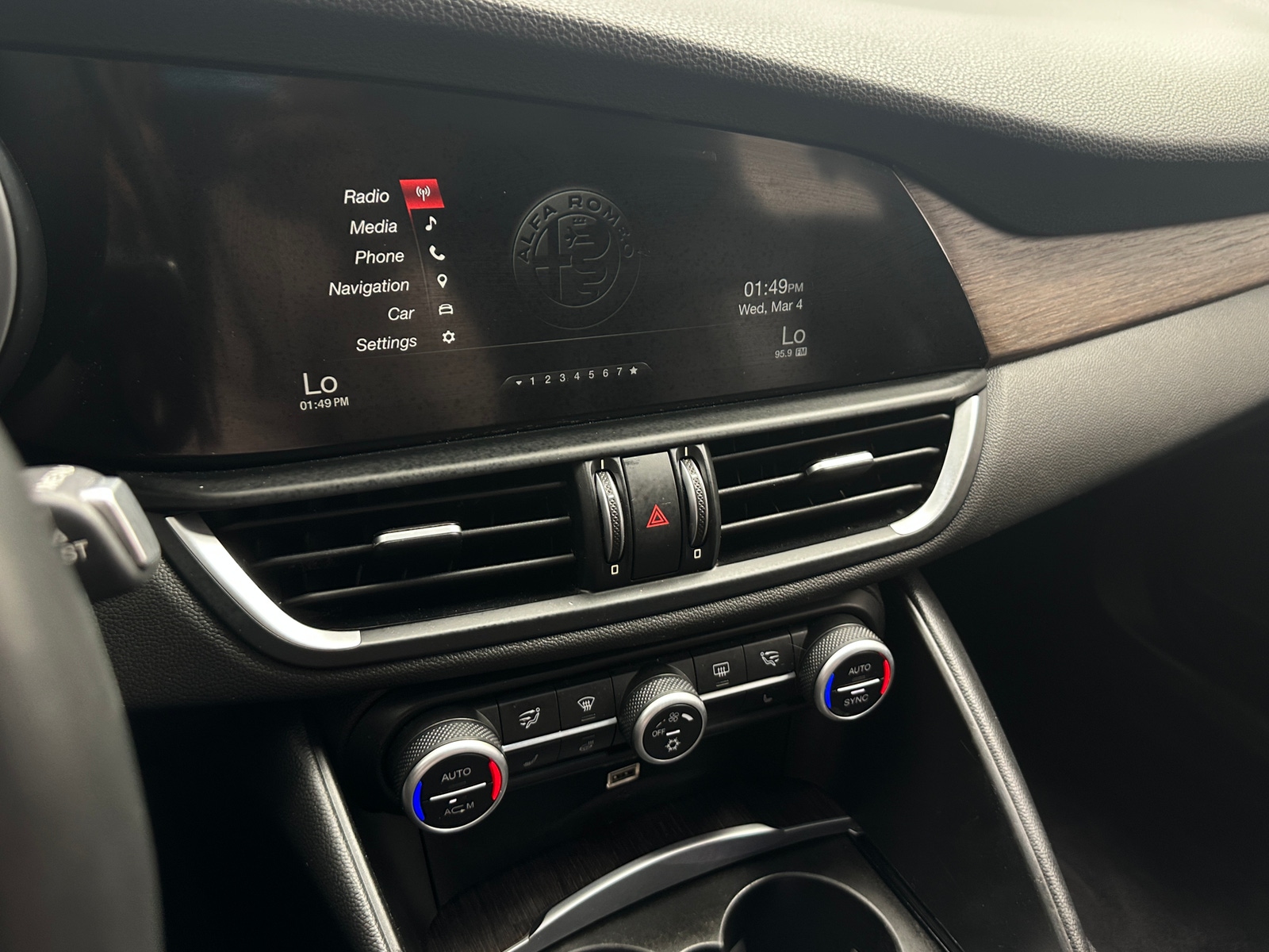 Thumbnail: 2017 Alfa Romeo Giulia - 3