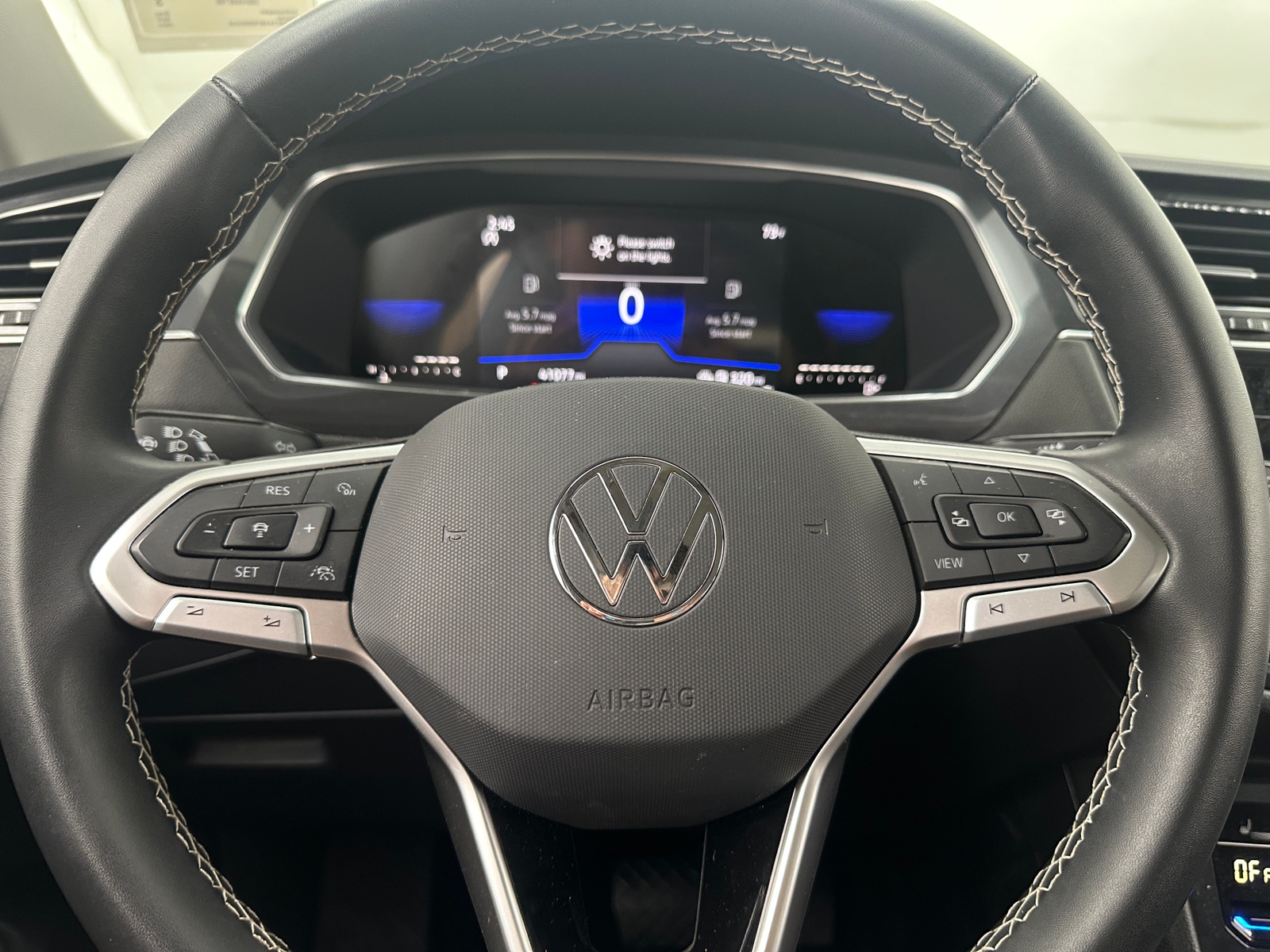 Thumbnail: 2023 Volkswagen Tiguan - 4