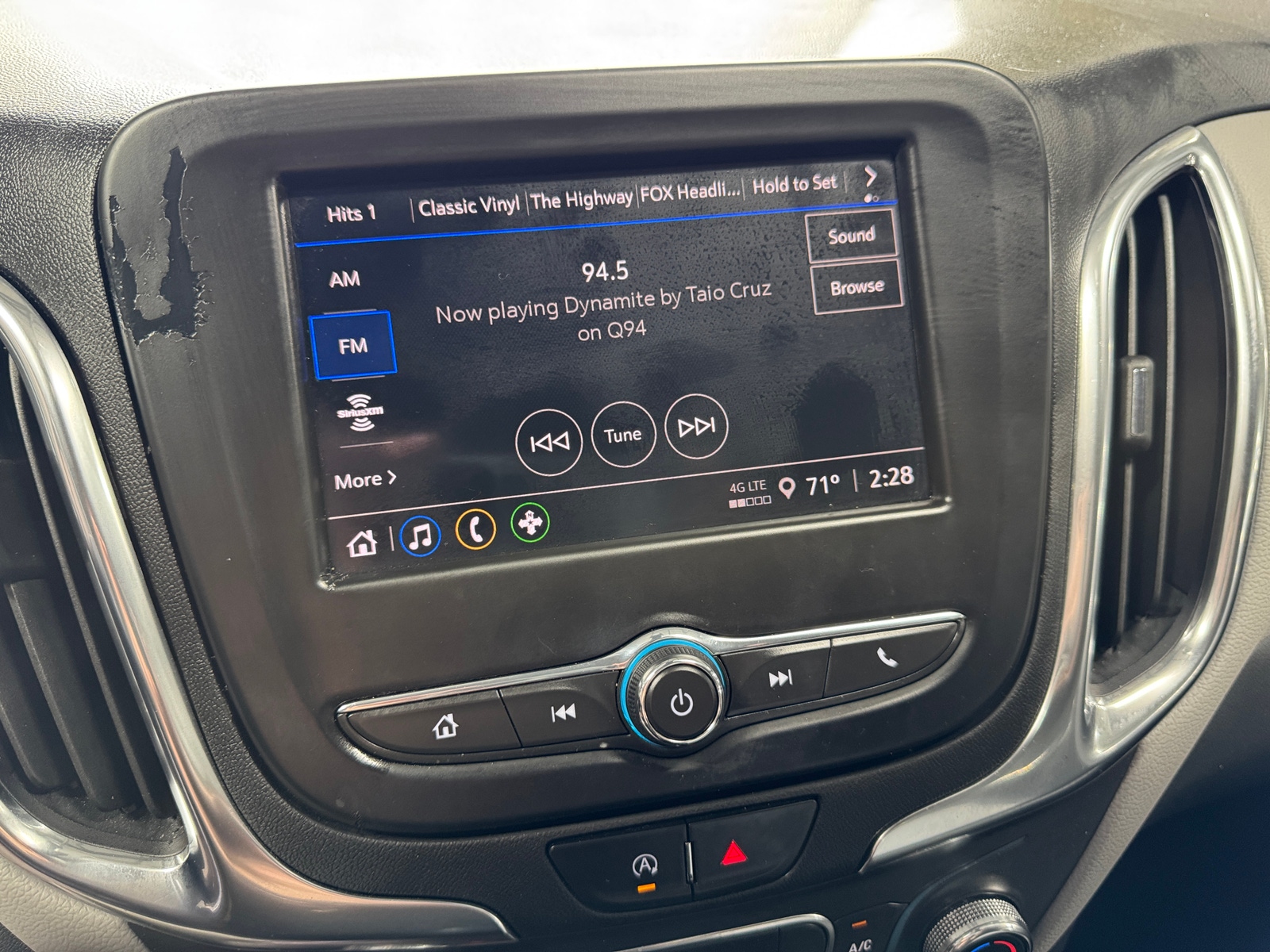 Thumbnail: 2022 Chevrolet Equinox - 4