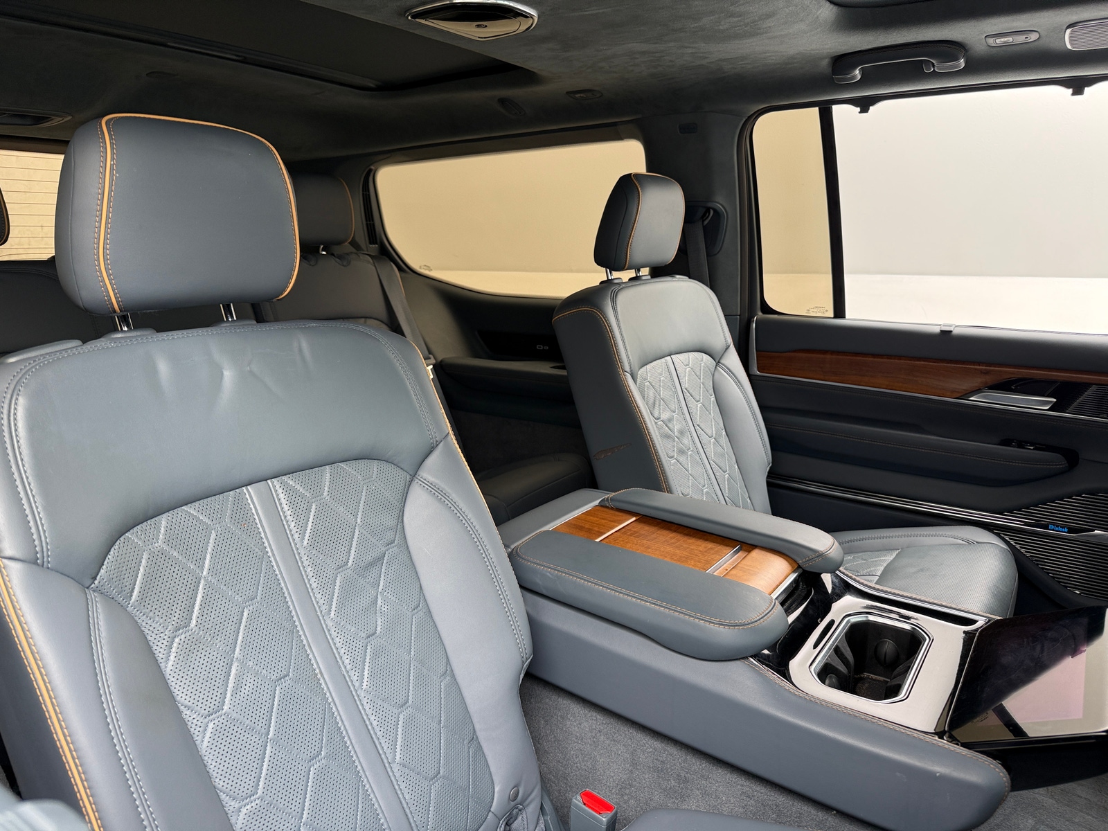 Thumbnail: 2022 Jeep Grand Wagoneer - 5