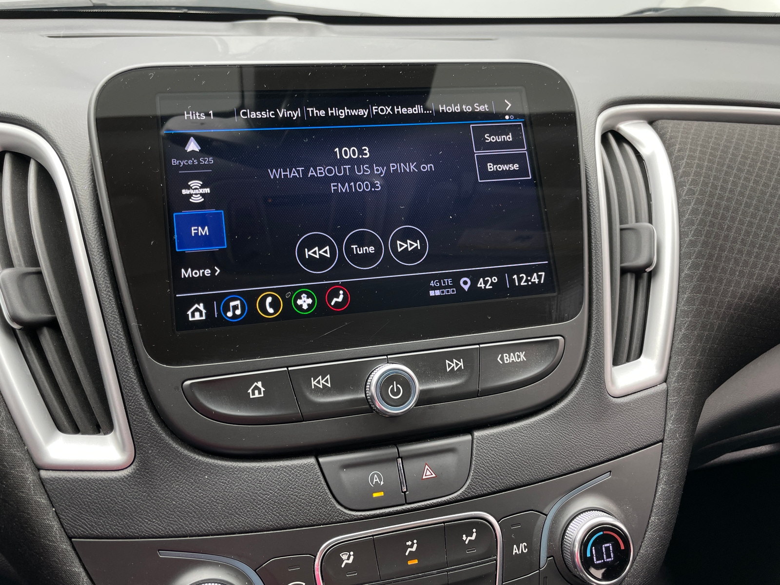 Thumbnail: 2024 Chevrolet Malibu - 4