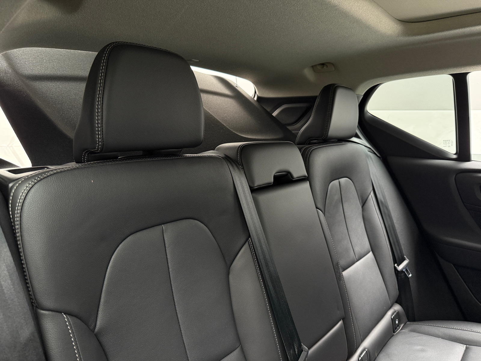 Thumbnail: 2025 Volvo XC40 - 5