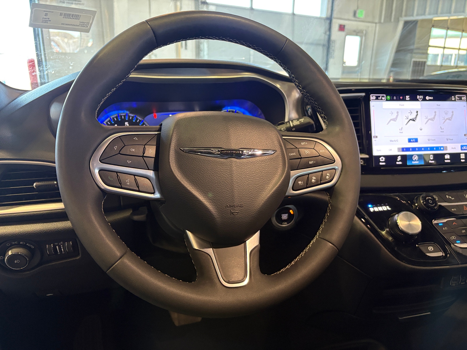 Thumbnail: 2025 Chrysler Pacifica - 4