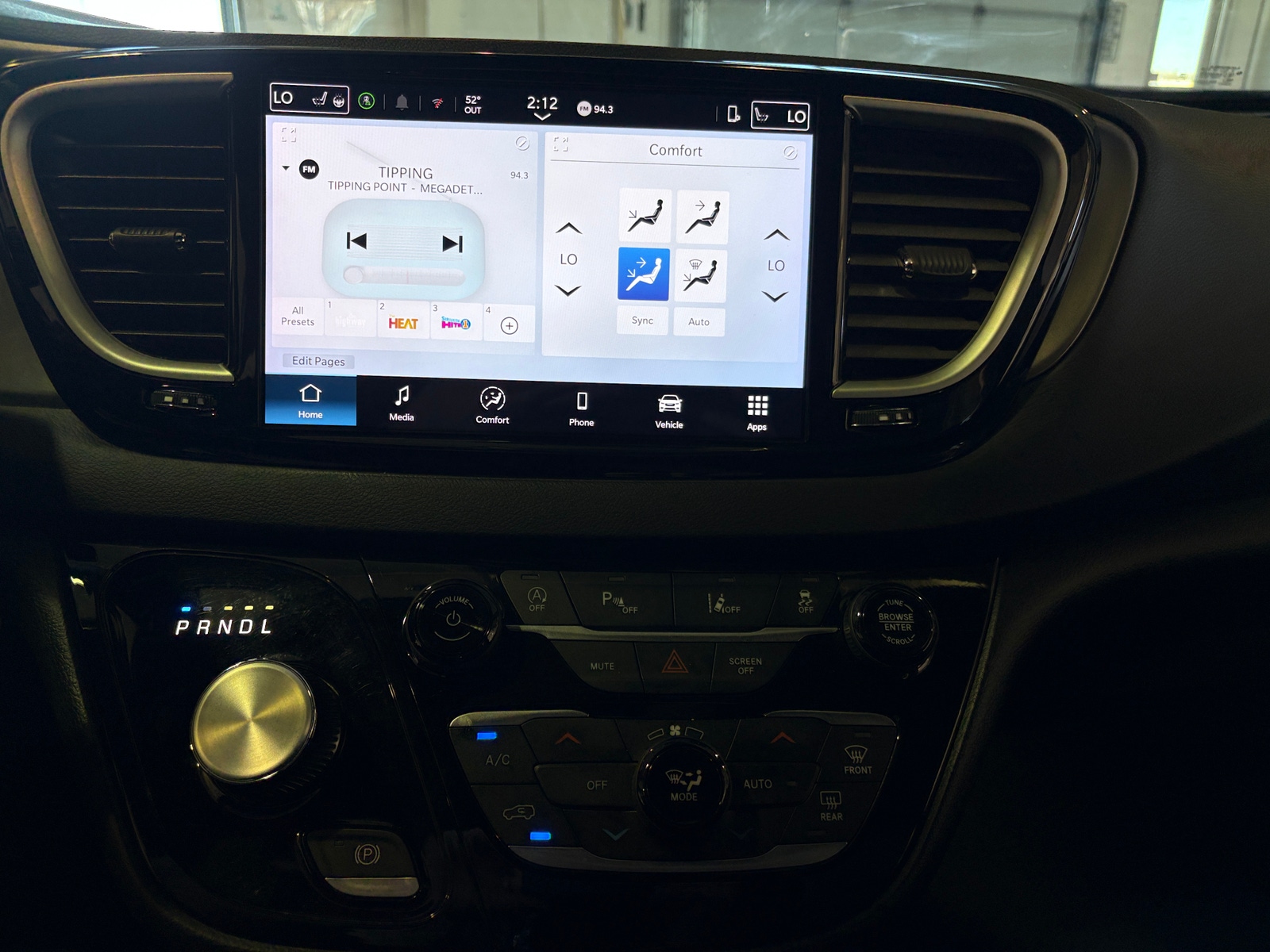 Thumbnail: 2025 Chrysler Pacifica - 3