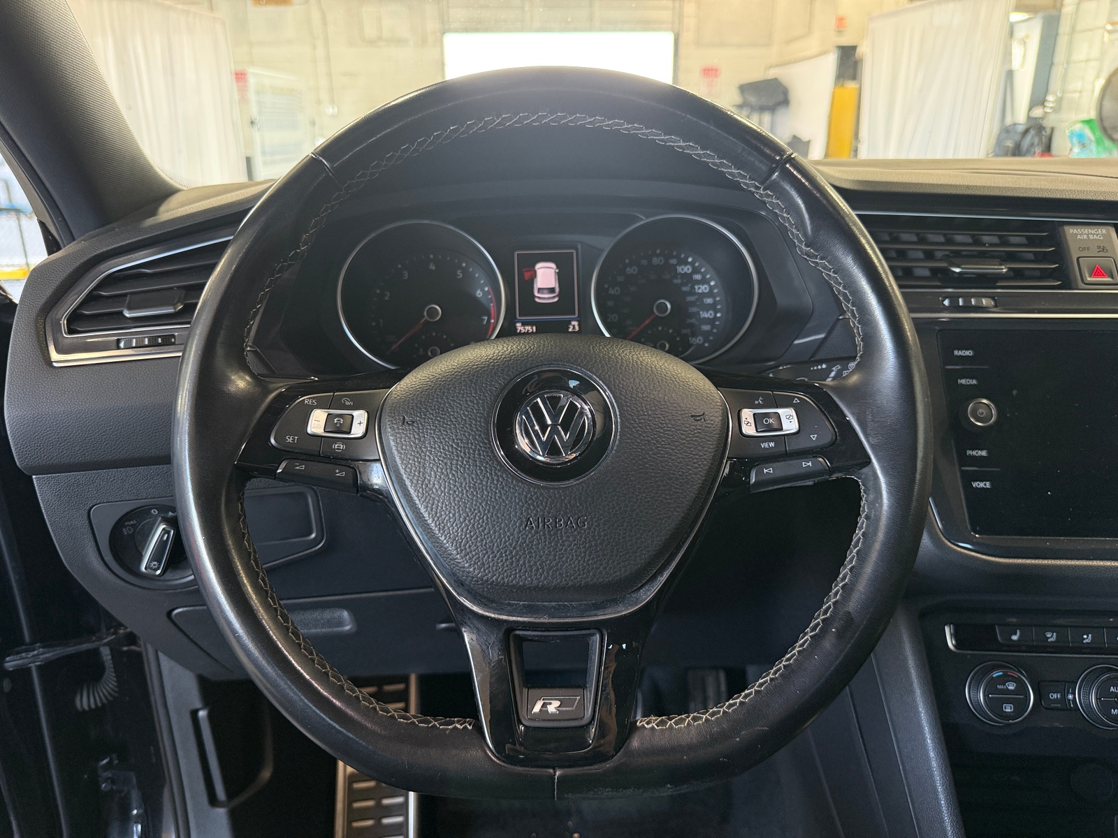 Thumbnail: 2021 Volkswagen Tiguan - 4