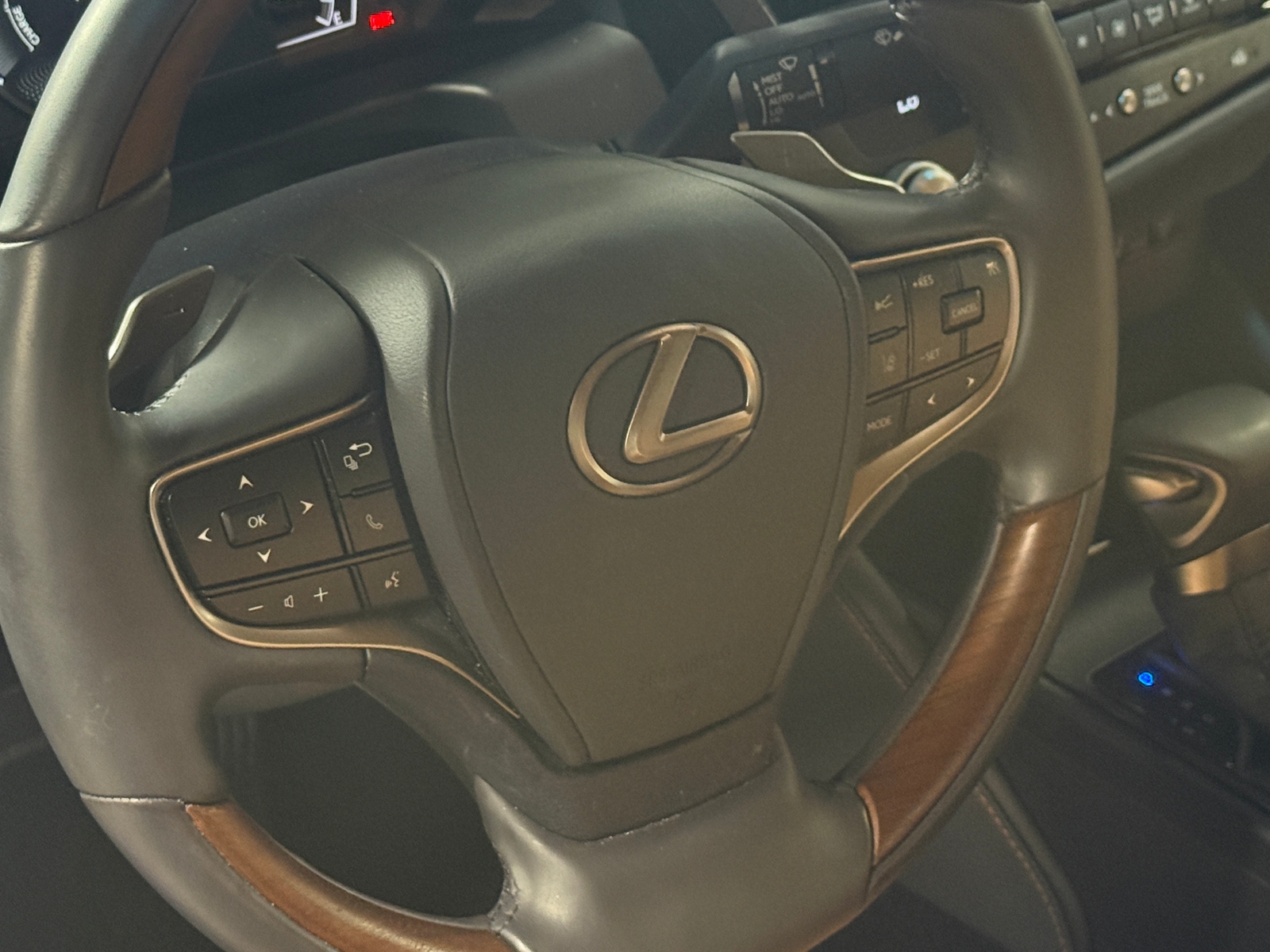 Thumbnail: 2024 Lexus ES - 4