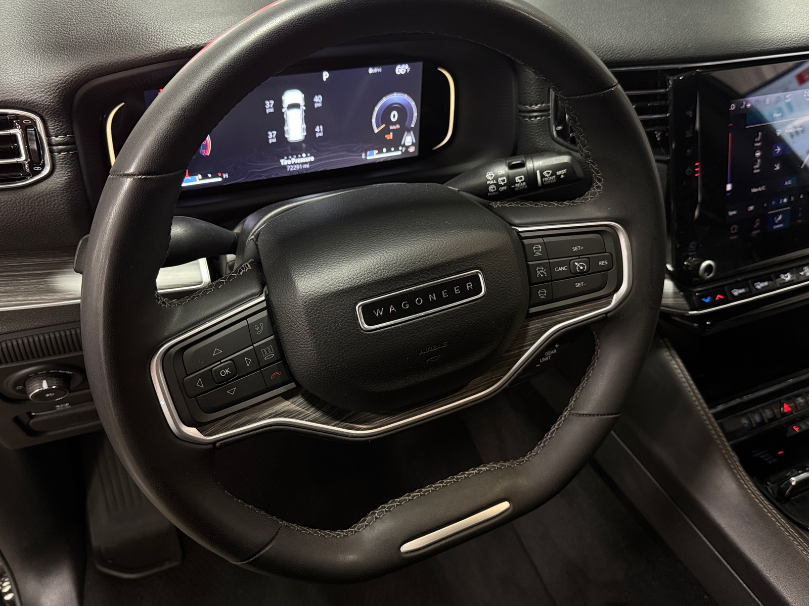 Thumbnail: 2023 Jeep Wagoneer - 4