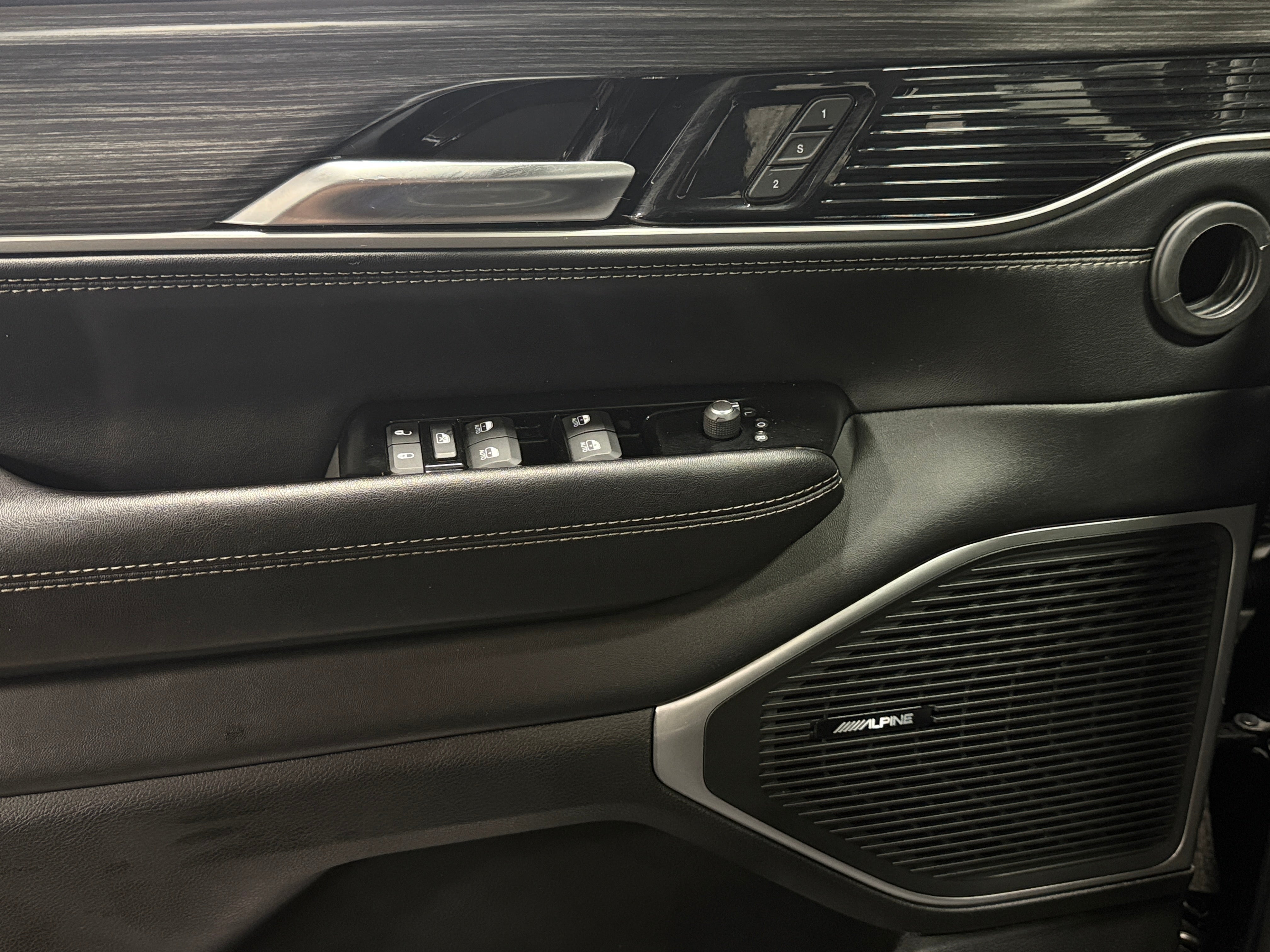 2023 Jeep Wagoneer L