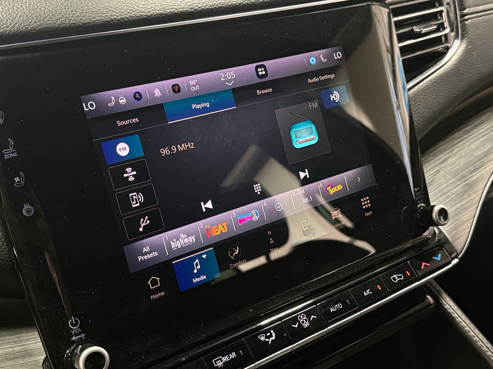 Thumbnail: 2023 Jeep Wagoneer - 3