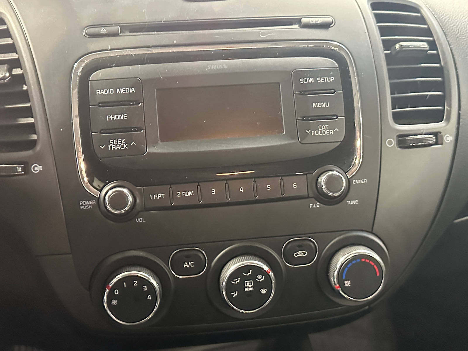 Thumbnail: 2017 Kia Forte - 4