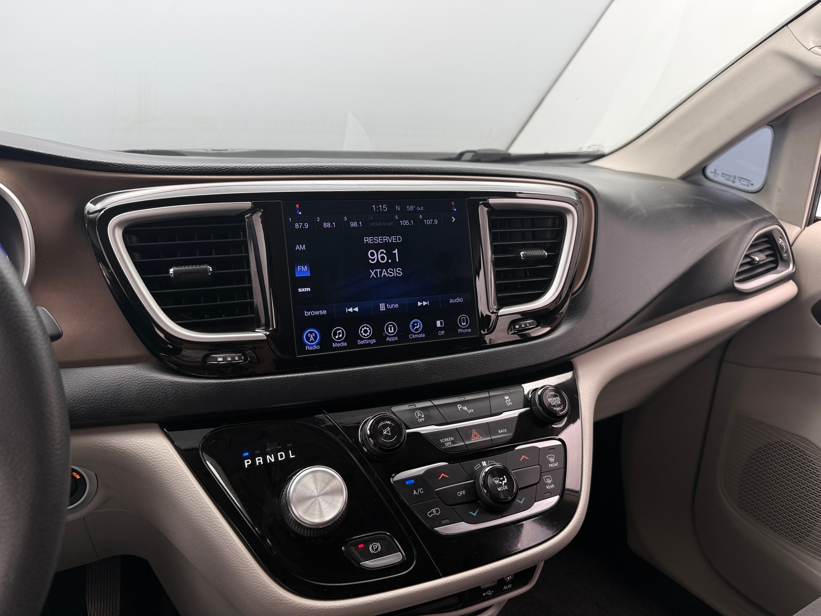 Thumbnail: 2017 Chrysler Pacifica - 4