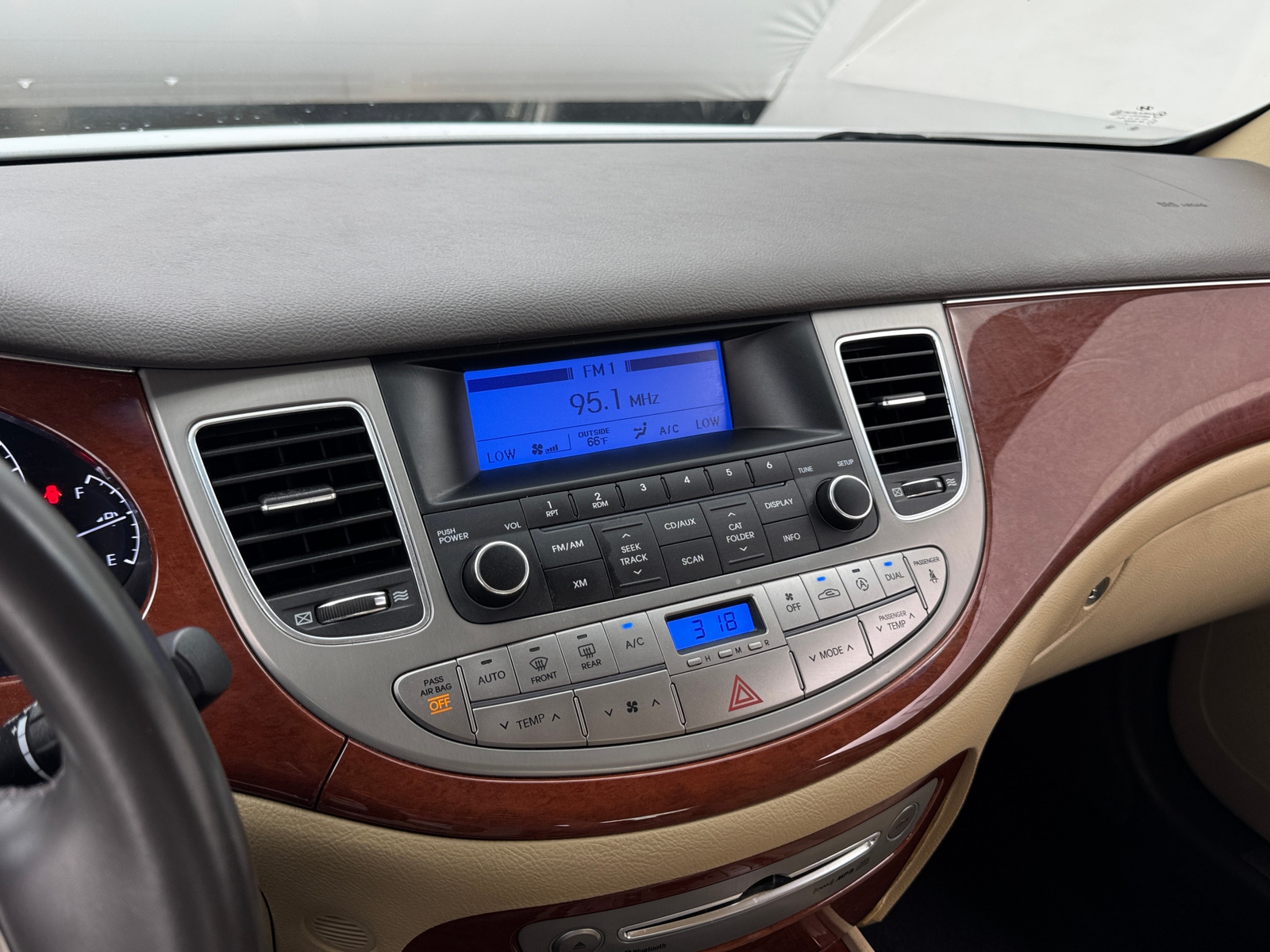 Thumbnail: 2013 Hyundai Genesis - 3