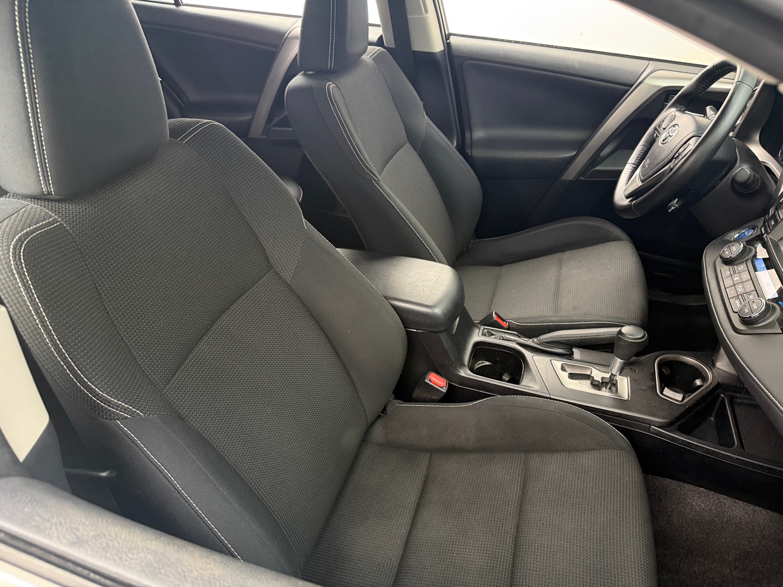 Thumbnail: 2016 Toyota RAV4 - 2