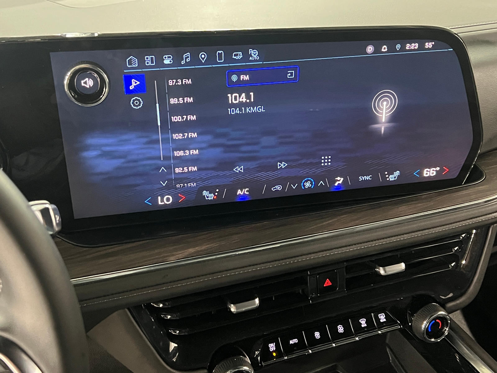 Thumbnail: 2025 Chevrolet Tahoe - 3