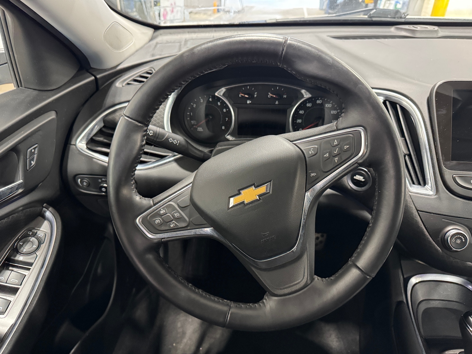 Thumbnail: 2016 Chevrolet Malibu - 5