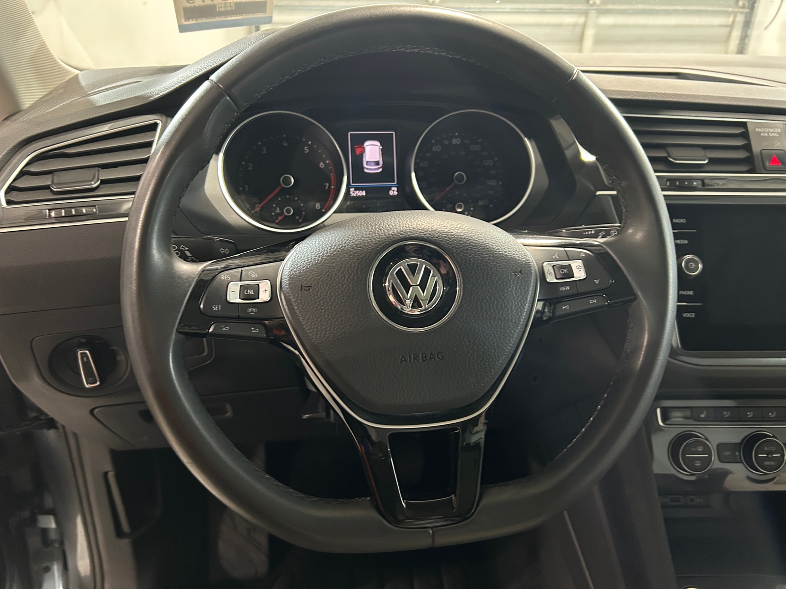 Thumbnail: 2020 Volkswagen Tiguan - 4