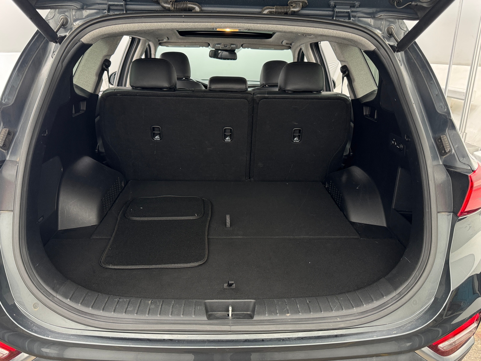 Thumbnail: 2019 Hyundai Santa Fe - 6