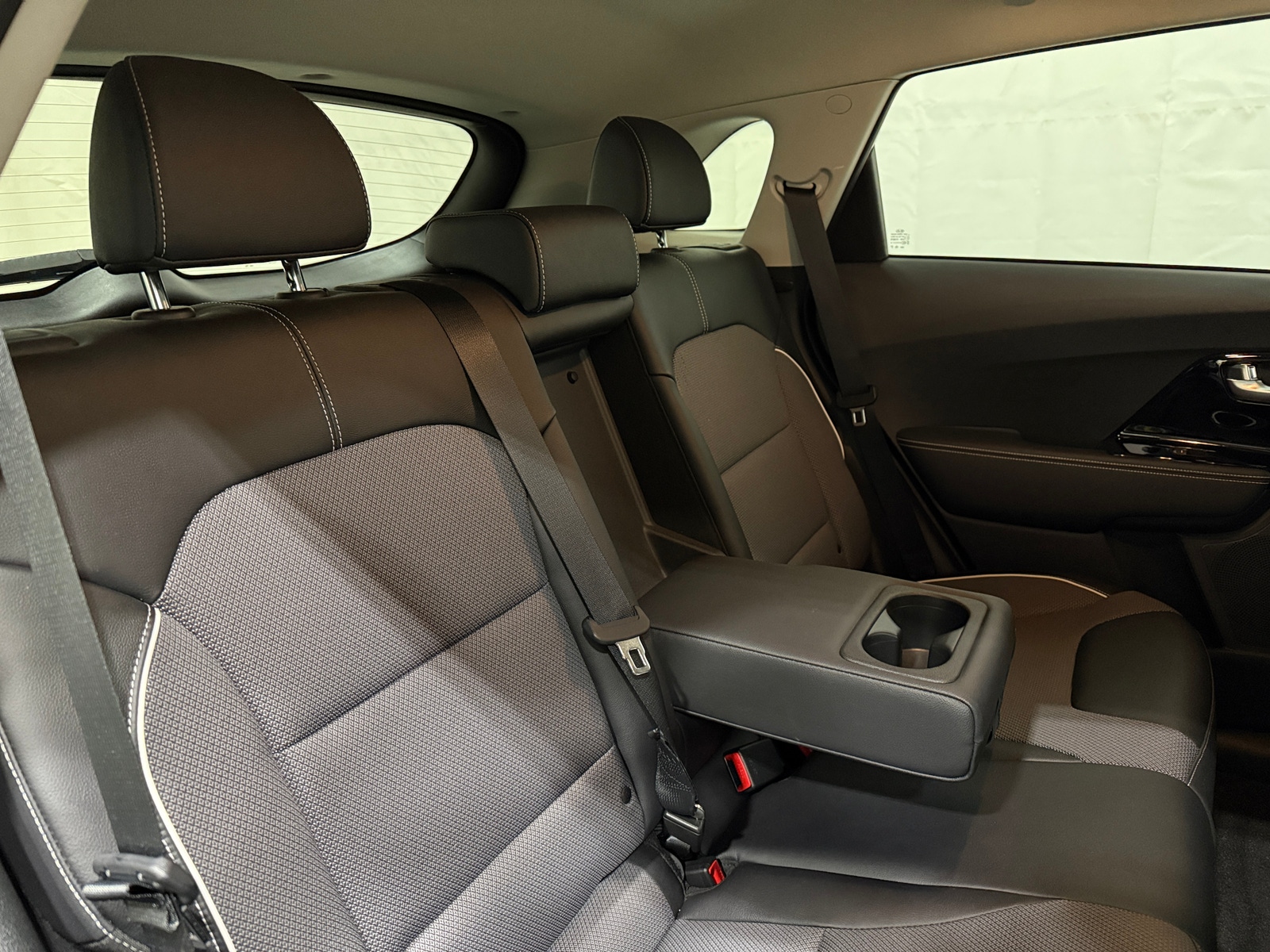 Thumbnail: 2020 Kia Niro - 6